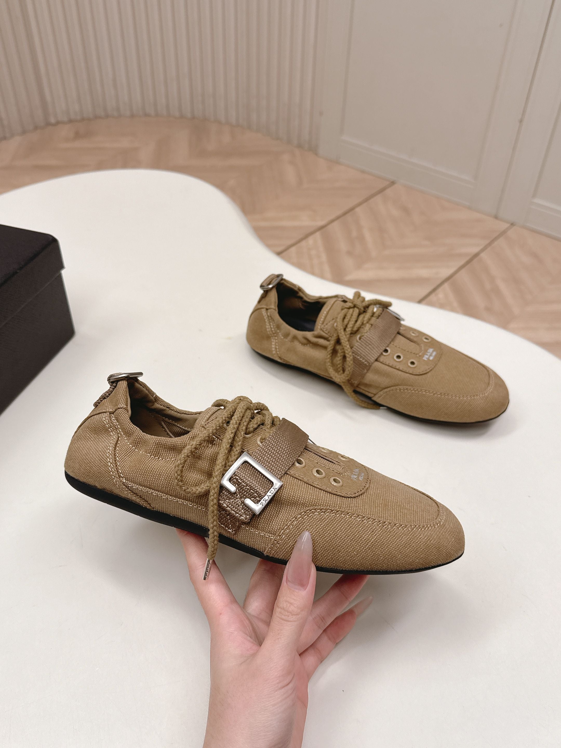 P-Sneakers
