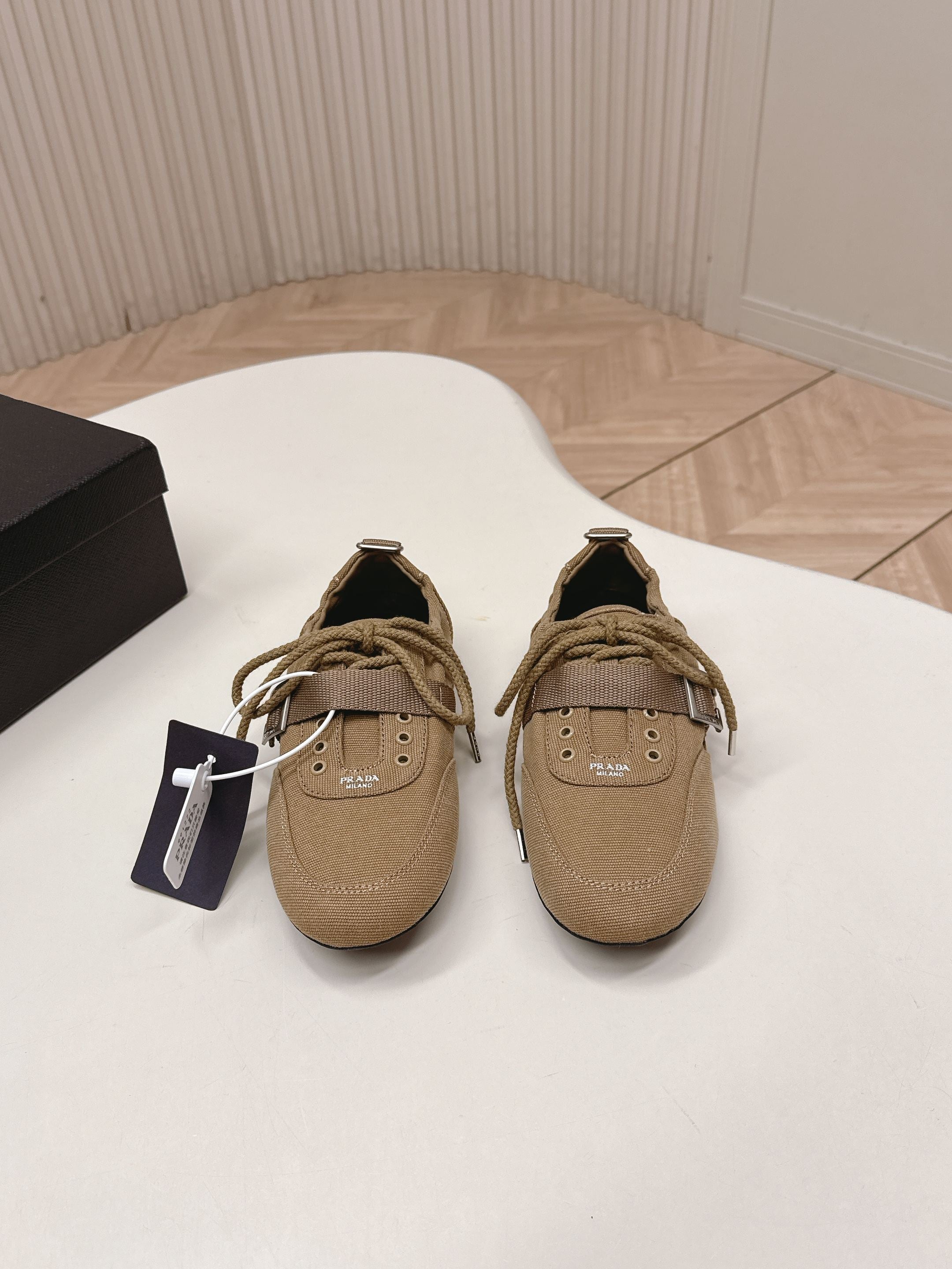 P-Sneakers