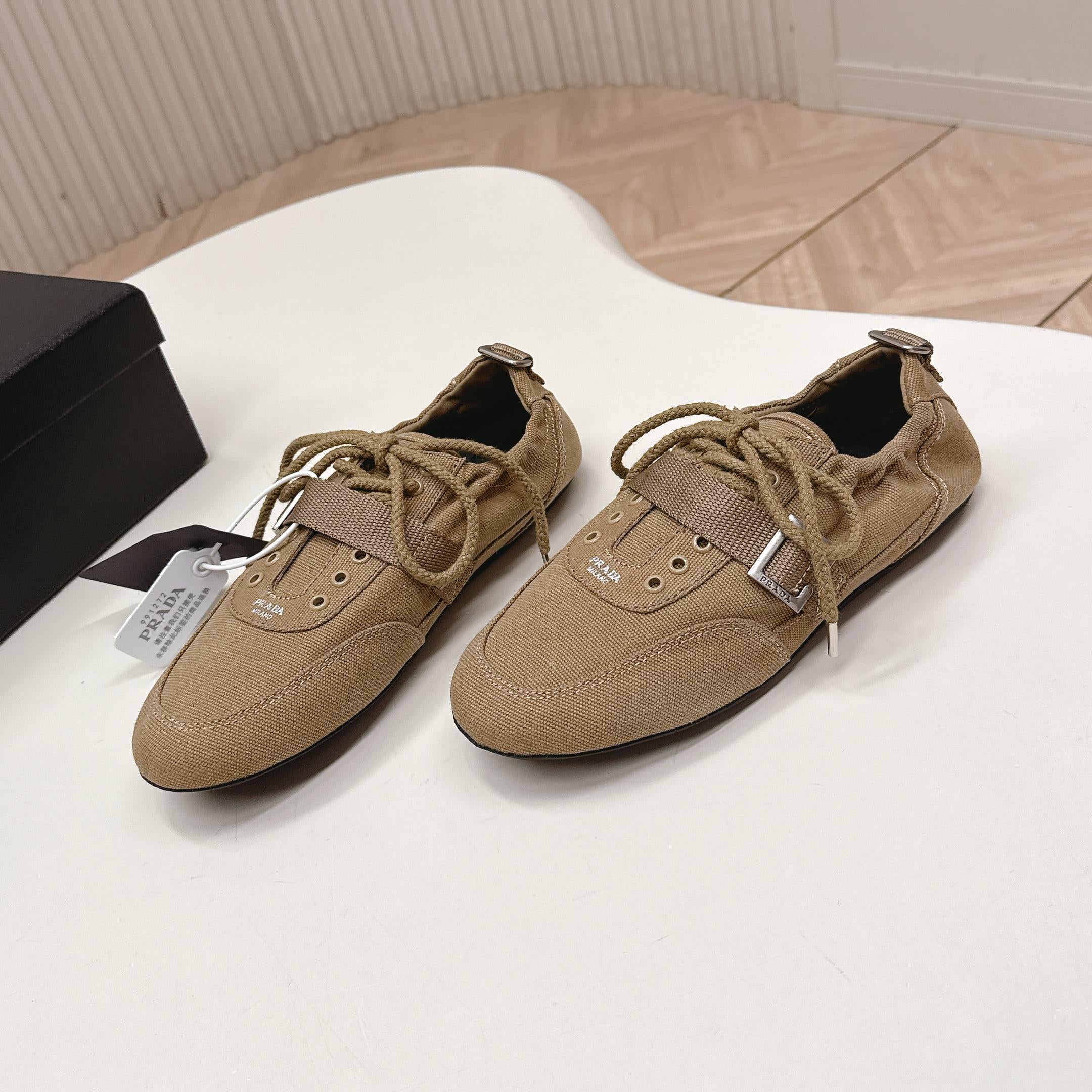 P-Sneakers