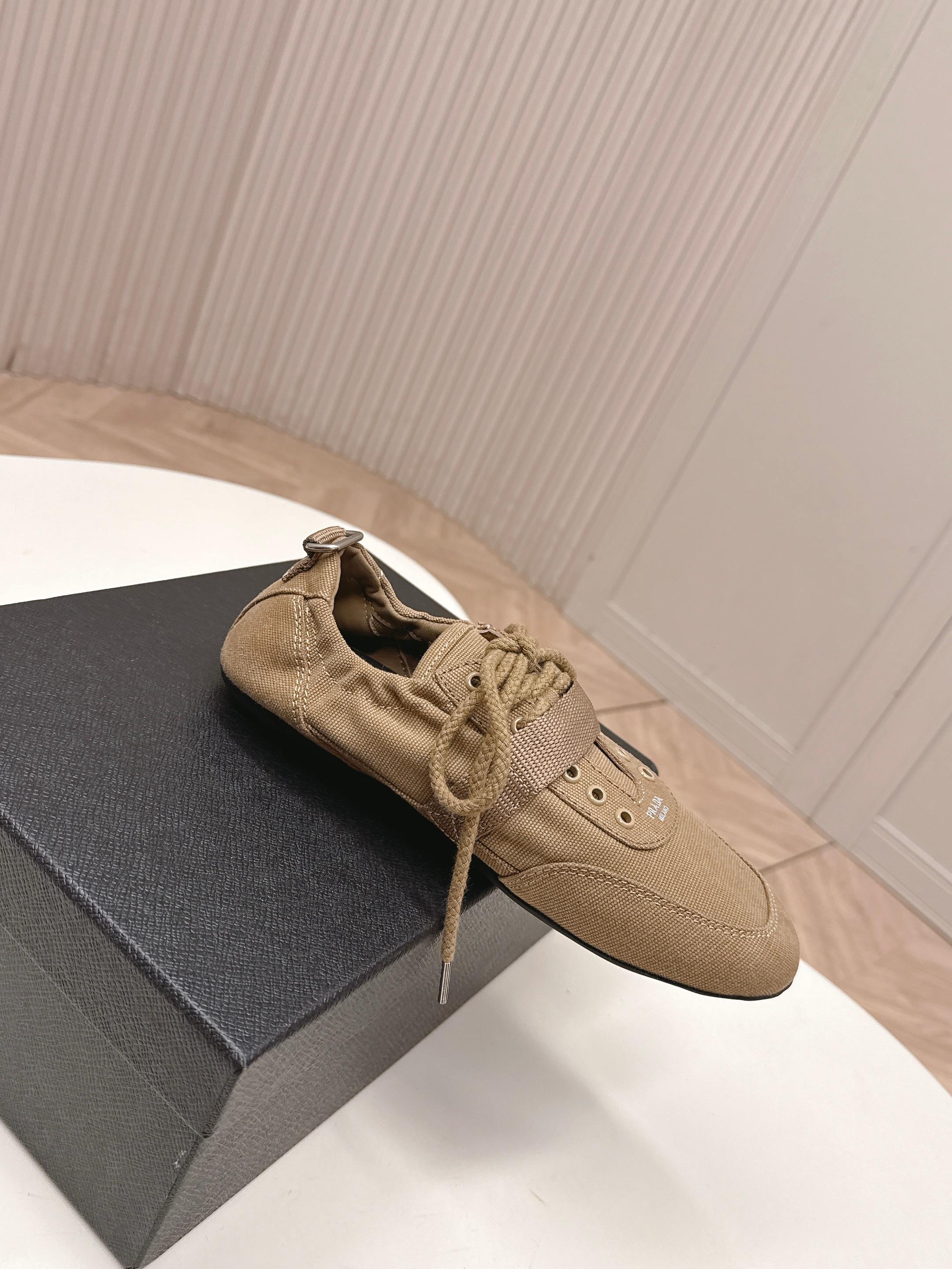 P-Sneakers