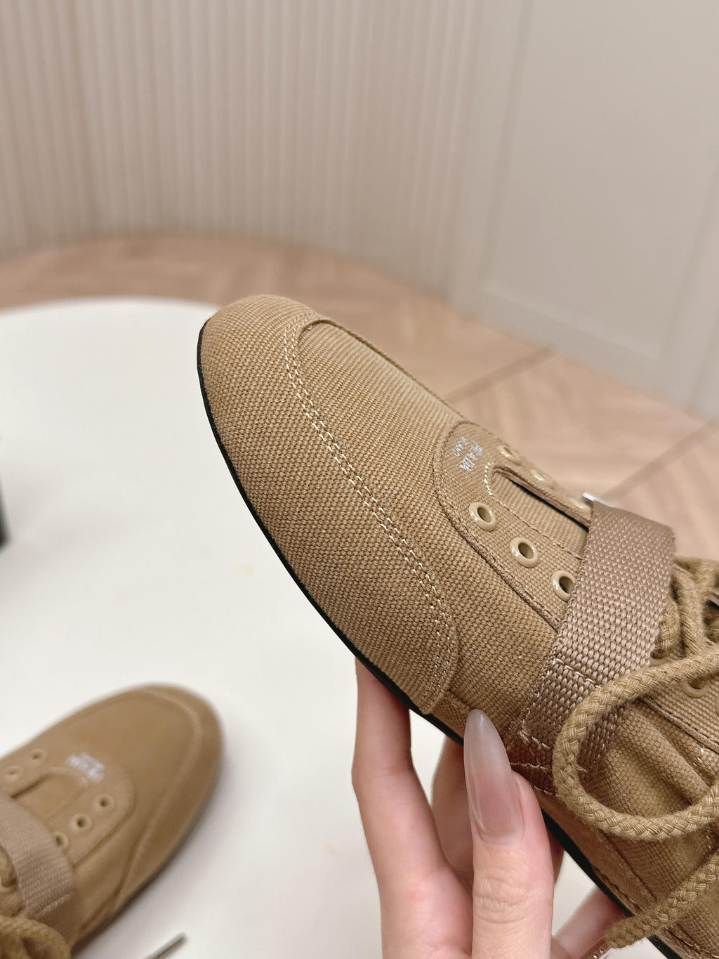 P-Sneakers