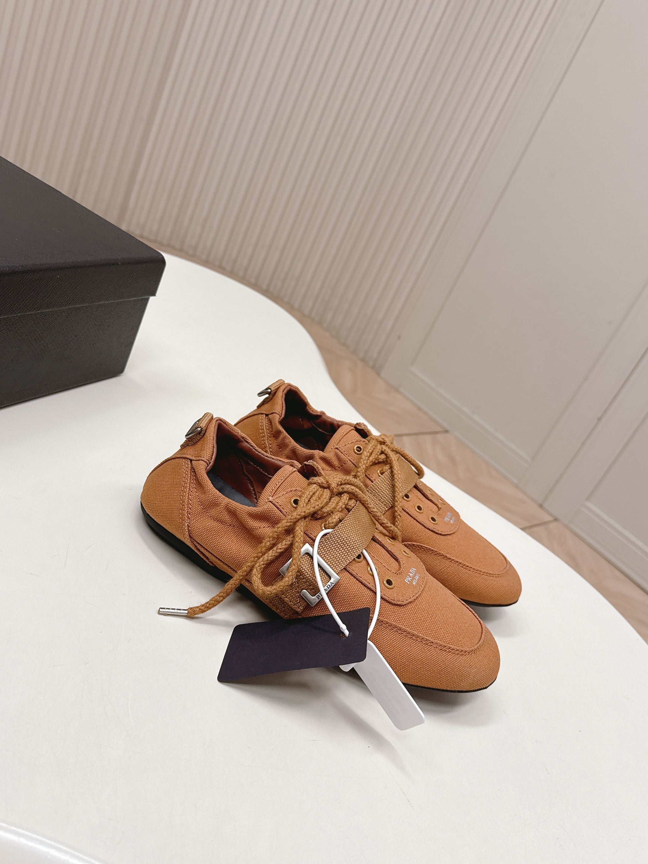 P-Sneakers