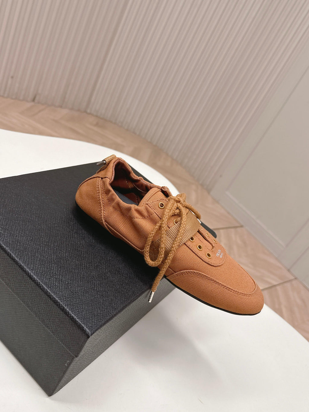 P-Sneakers