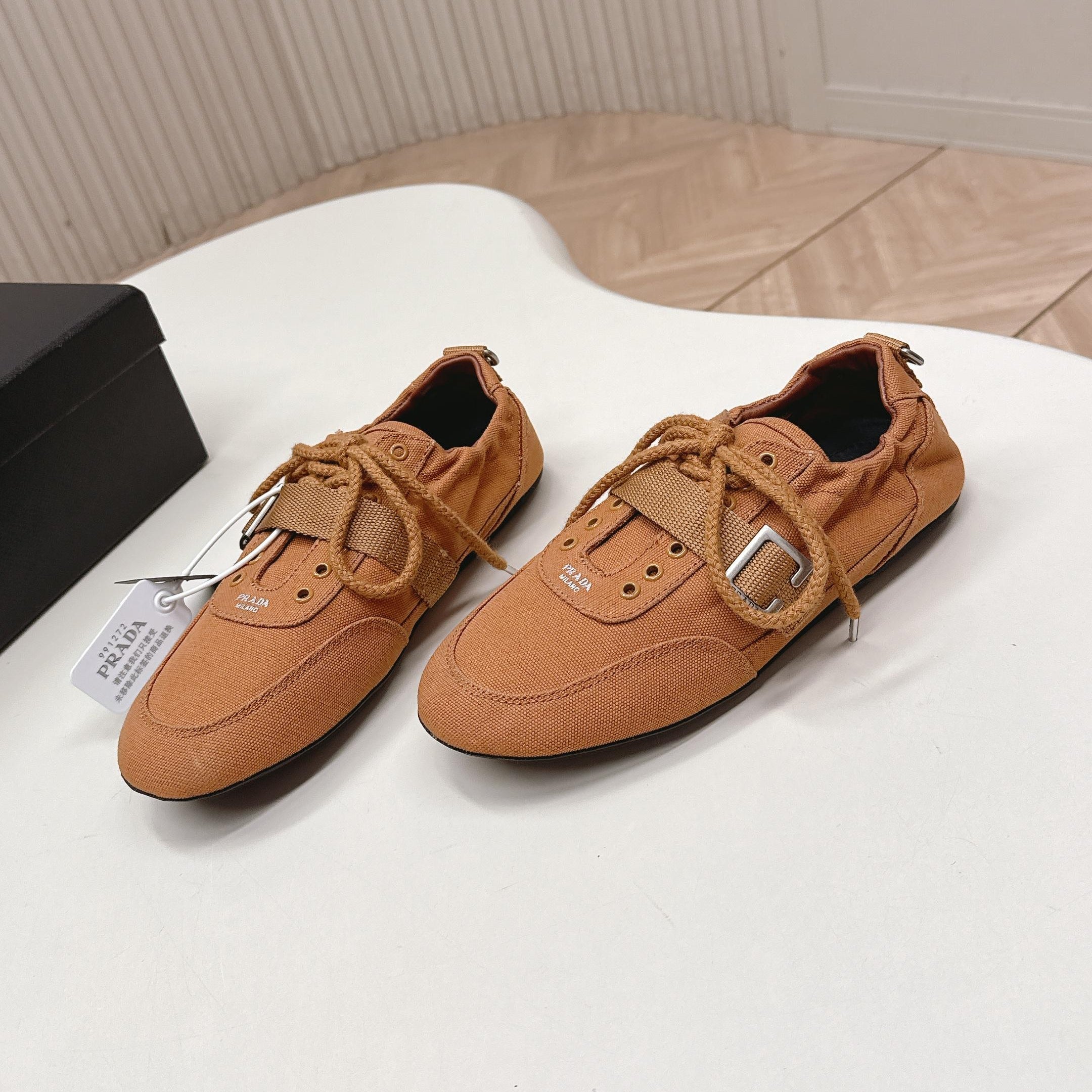 P-Sneakers