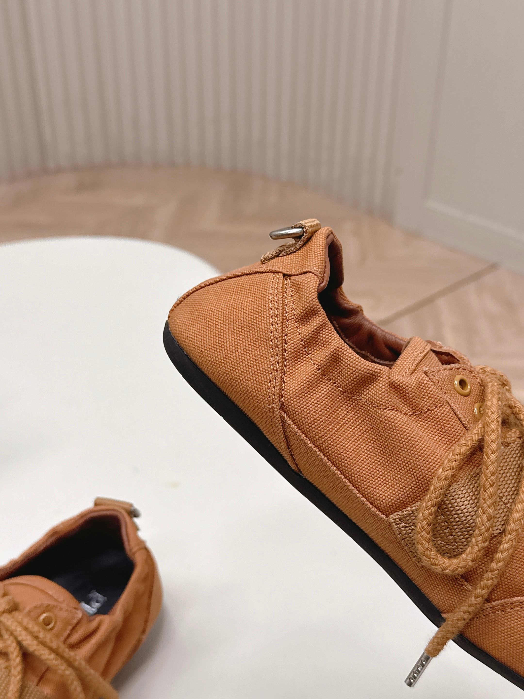 P-Sneakers