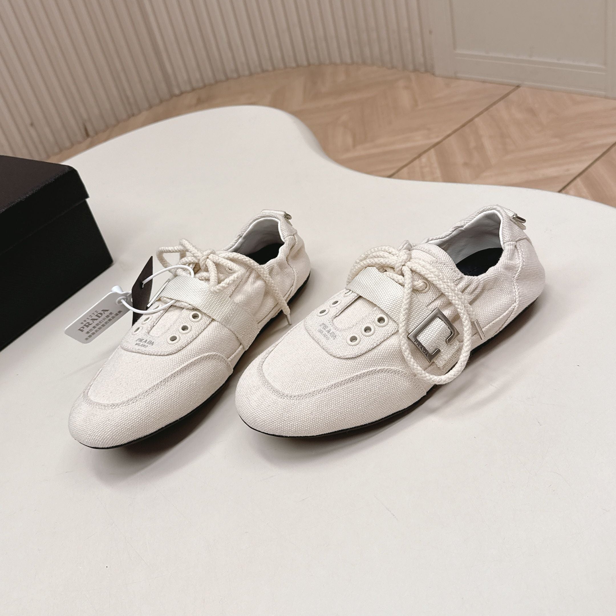 P-Sneakers