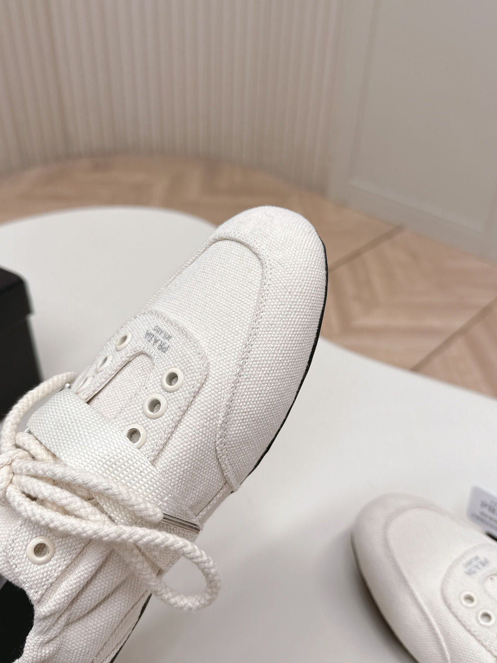 P-Sneakers