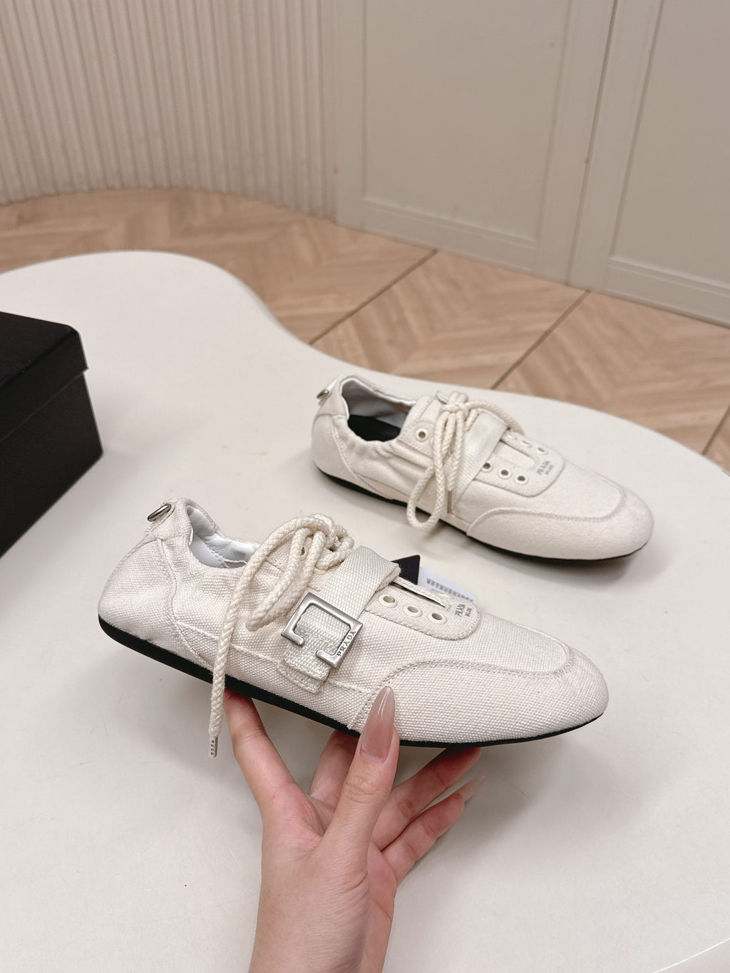 P-Sneakers