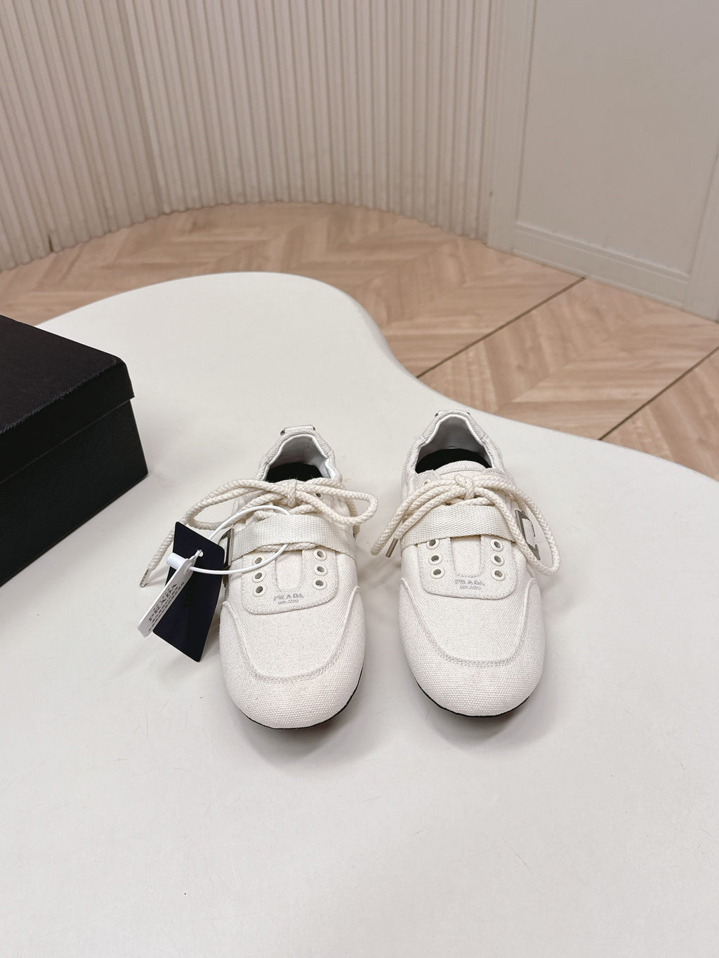 P-Sneakers