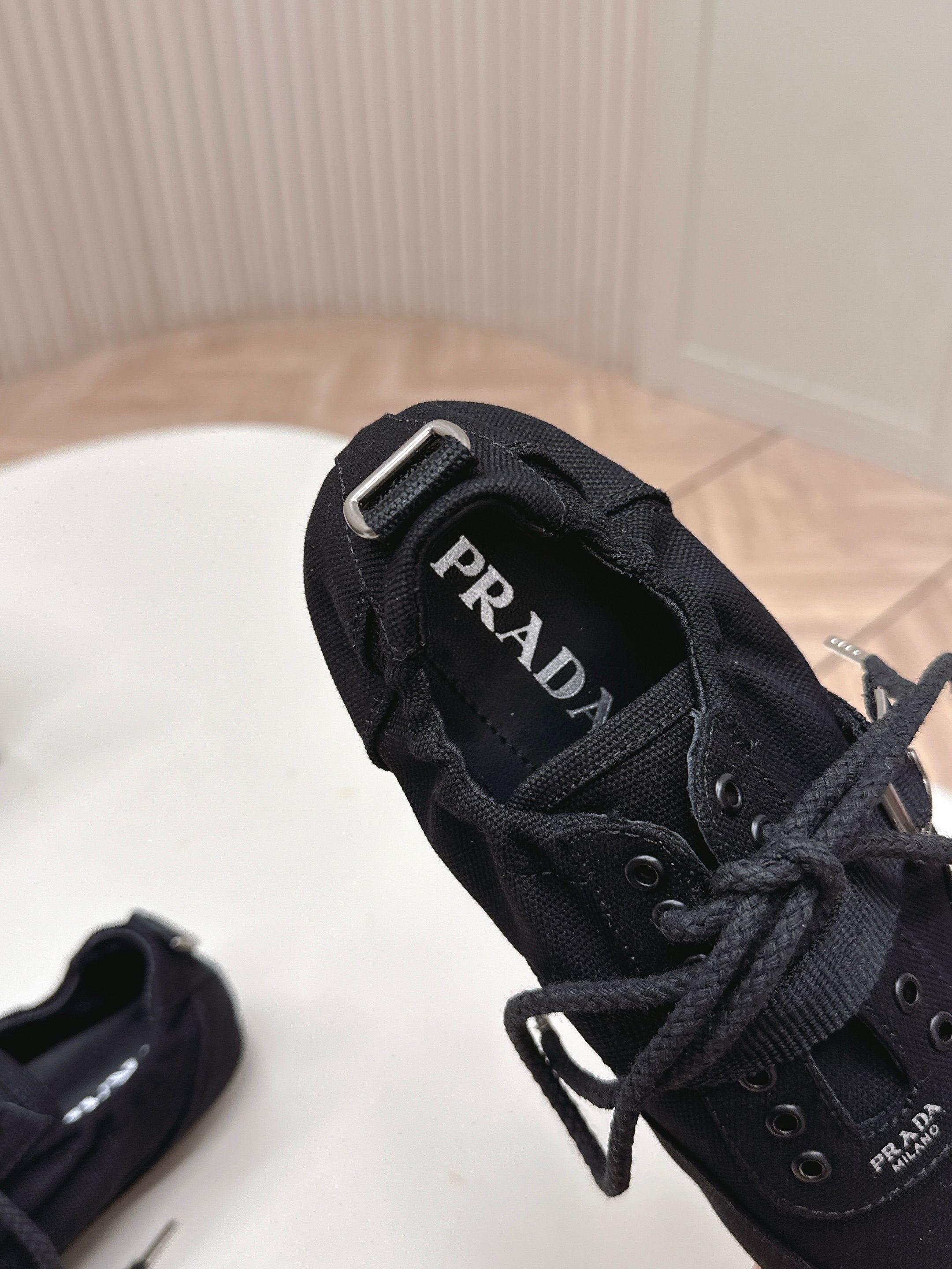 P-Sneakers