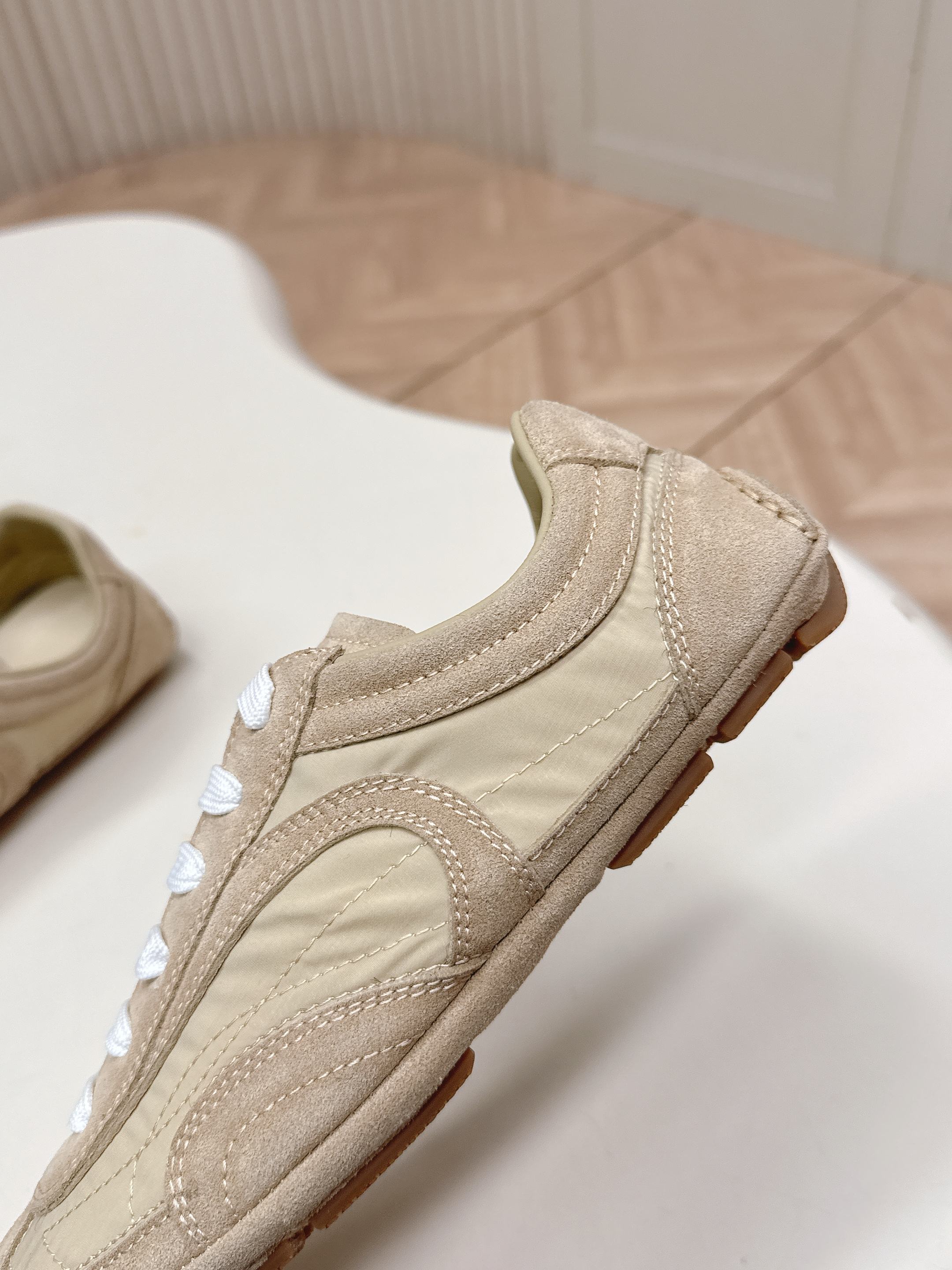P-Sneakers