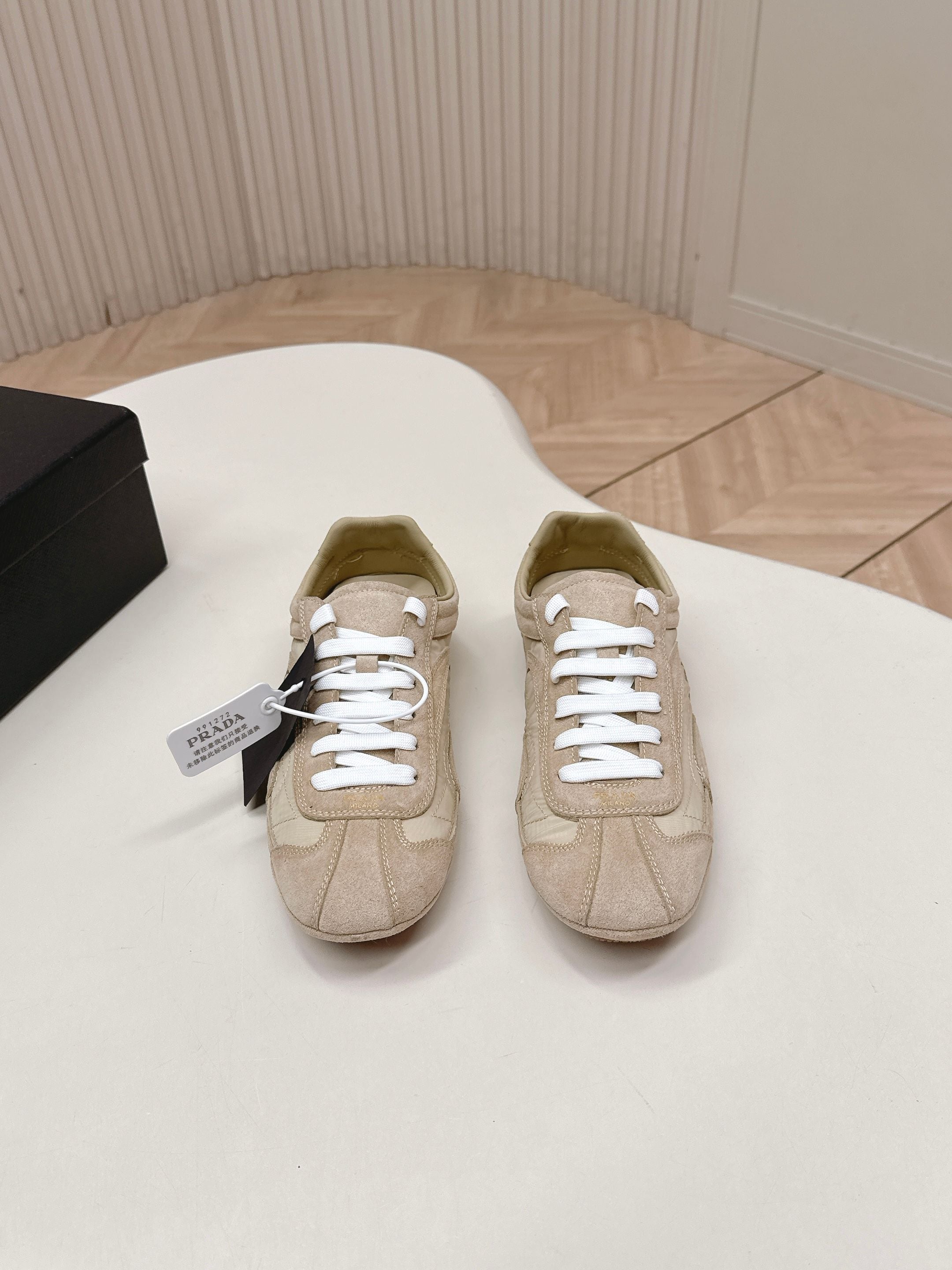 P-Sneakers