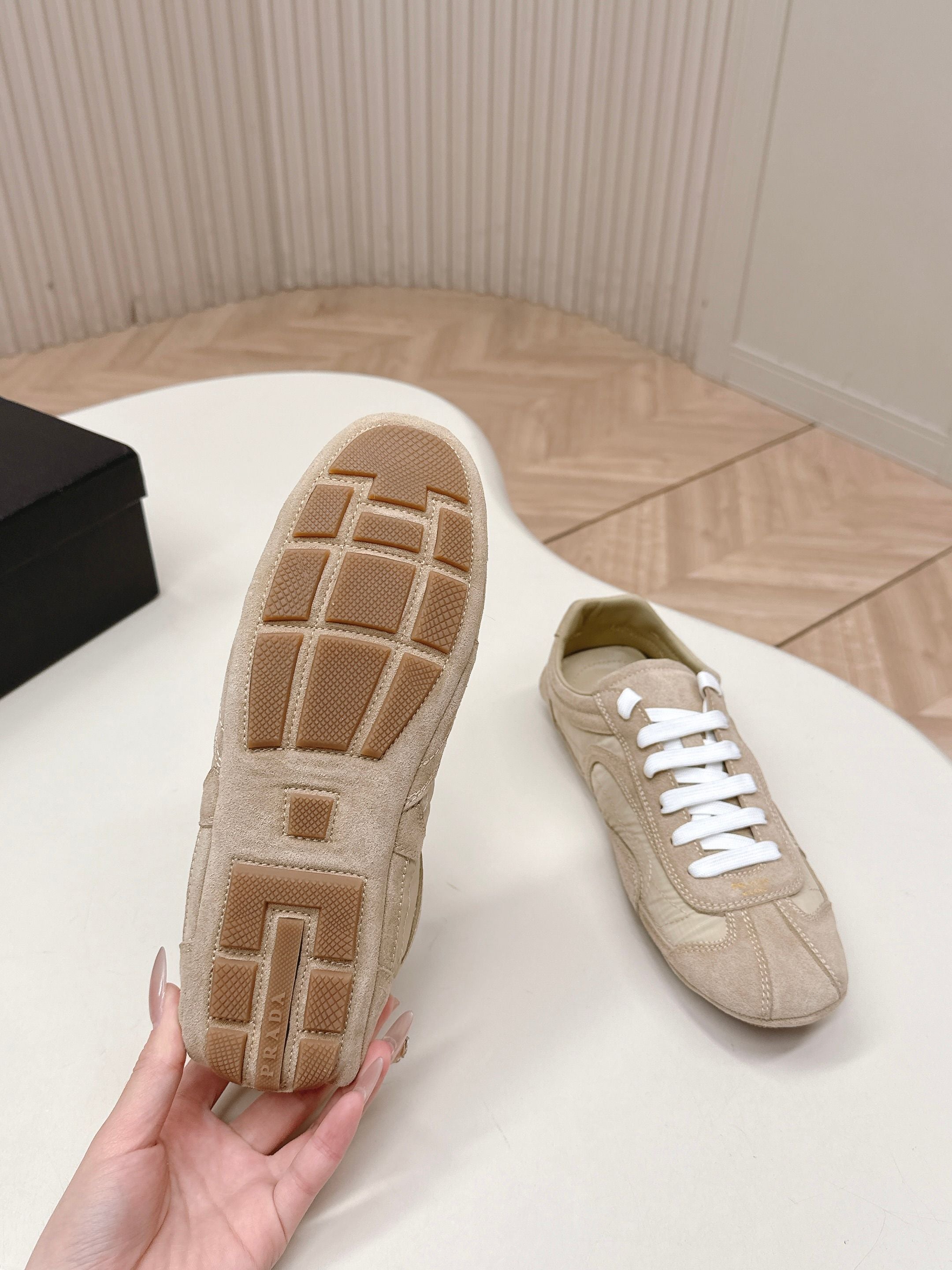 P-Sneakers