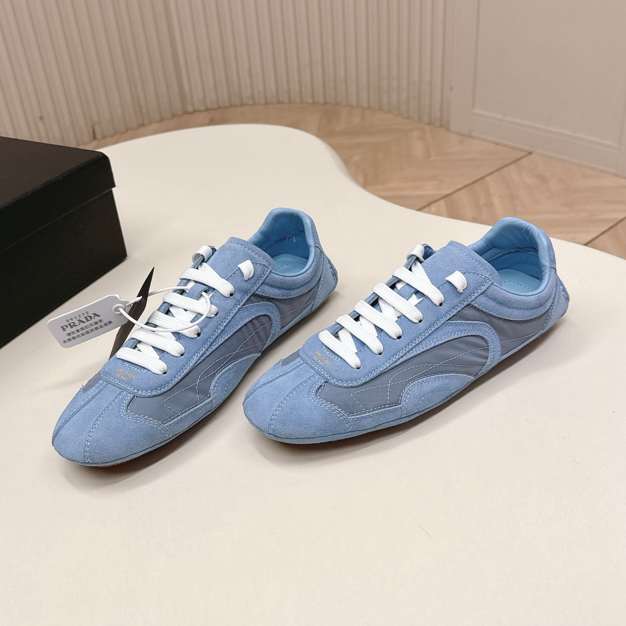 P-Sneakers