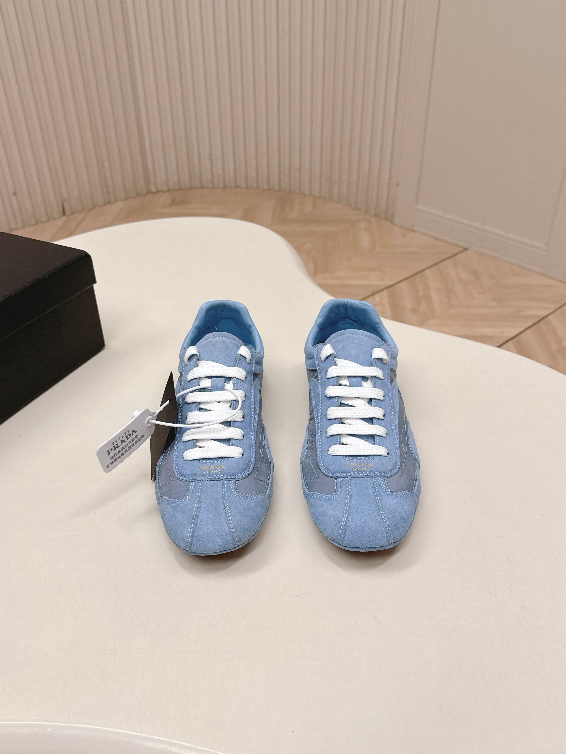 P-Sneakers