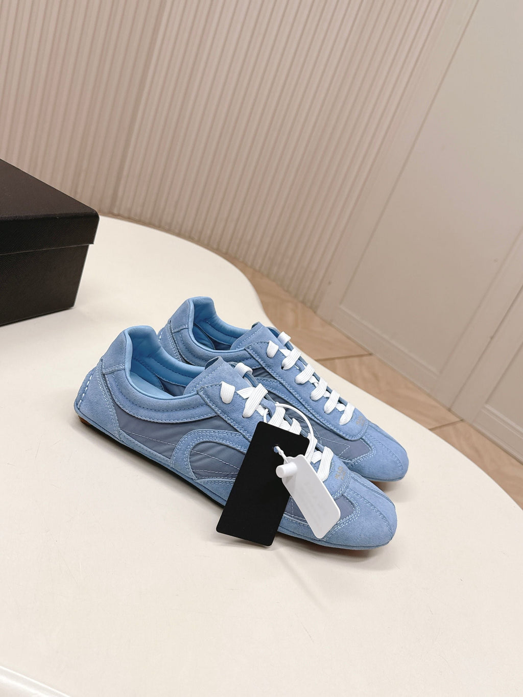 P-Sneakers