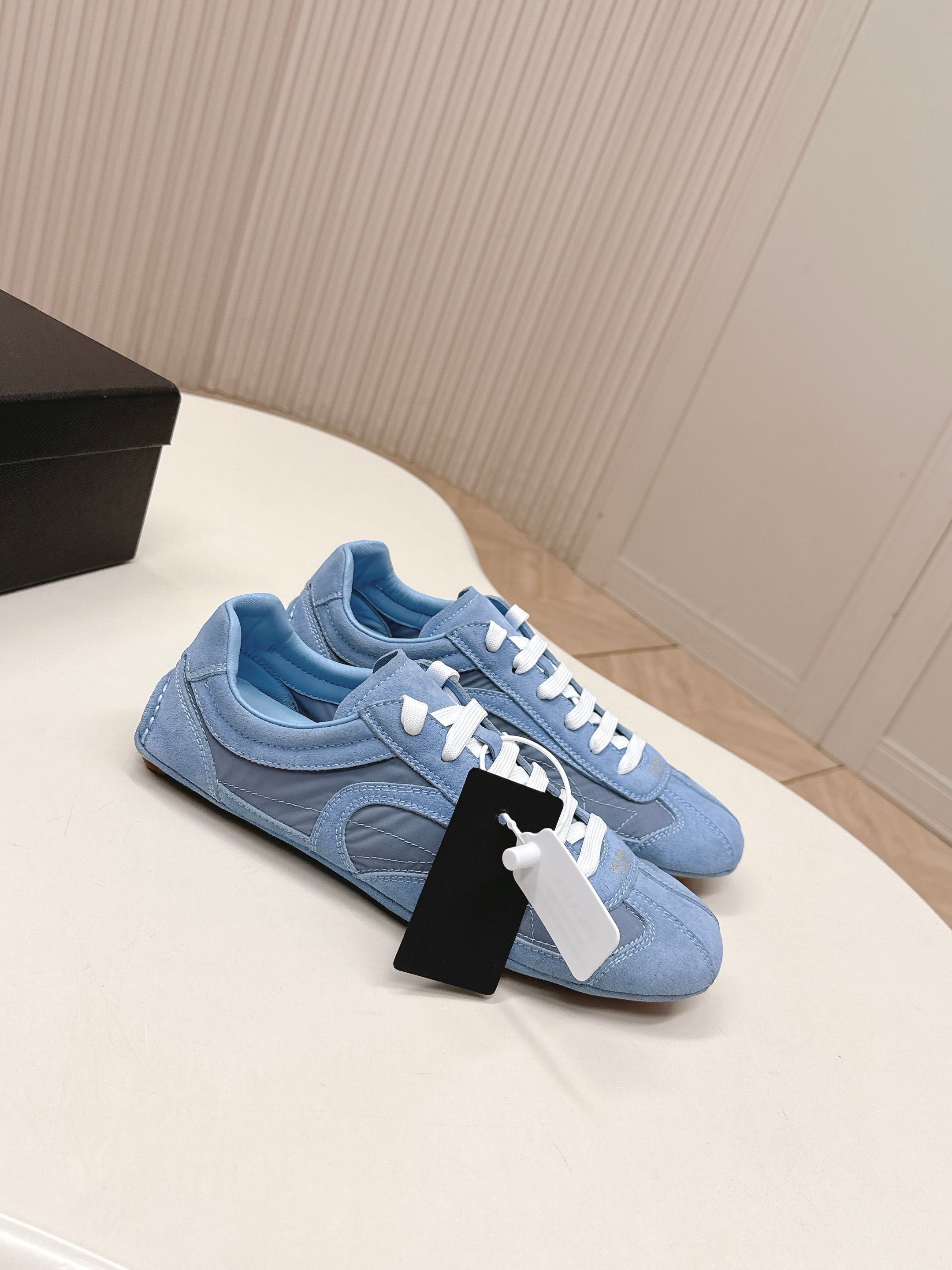 P-Sneakers