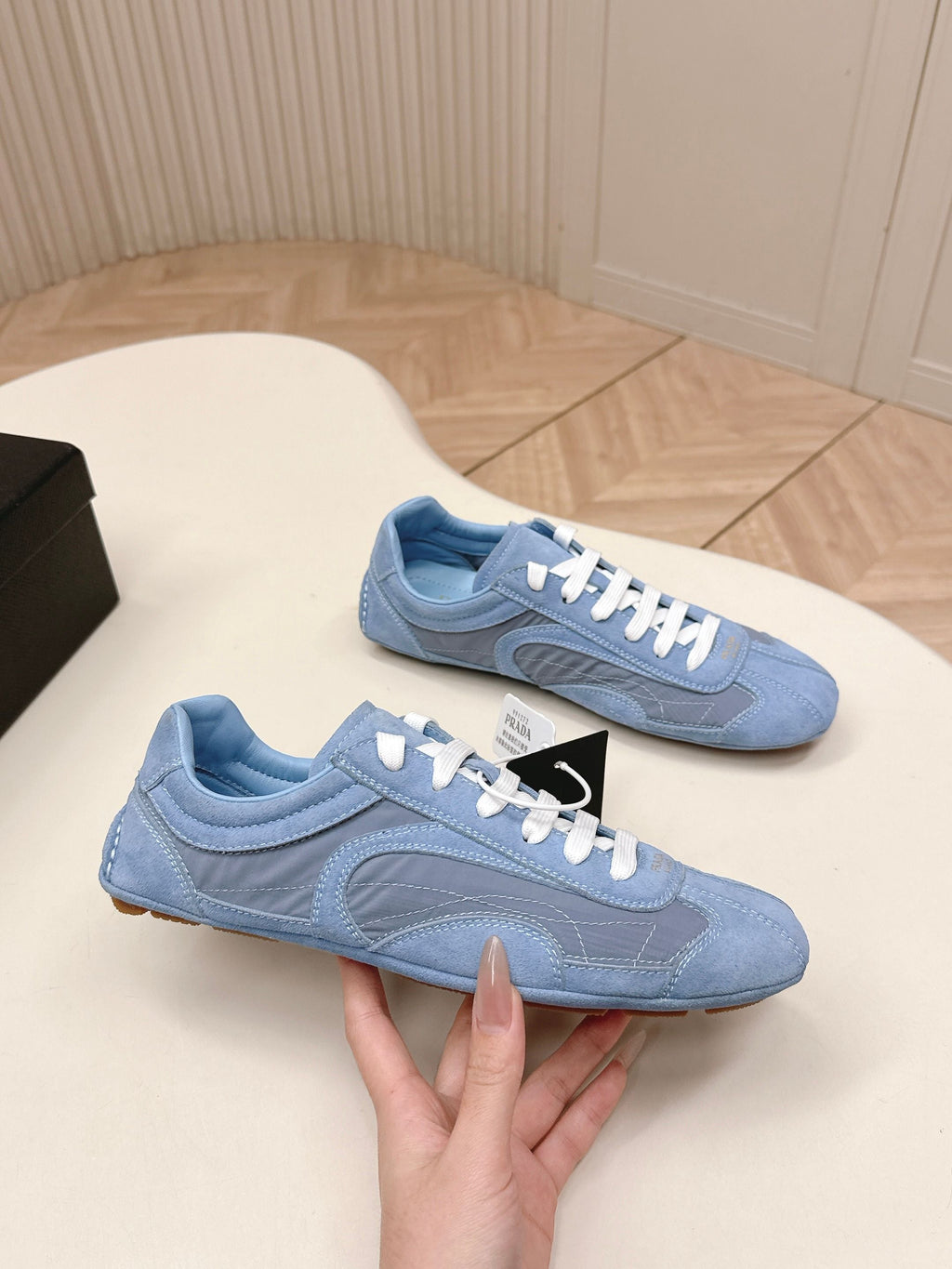 P-Sneakers