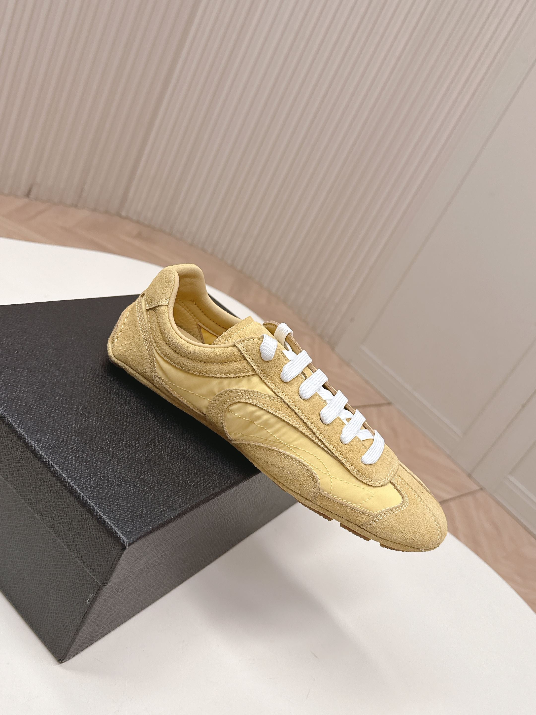 P-Sneakers