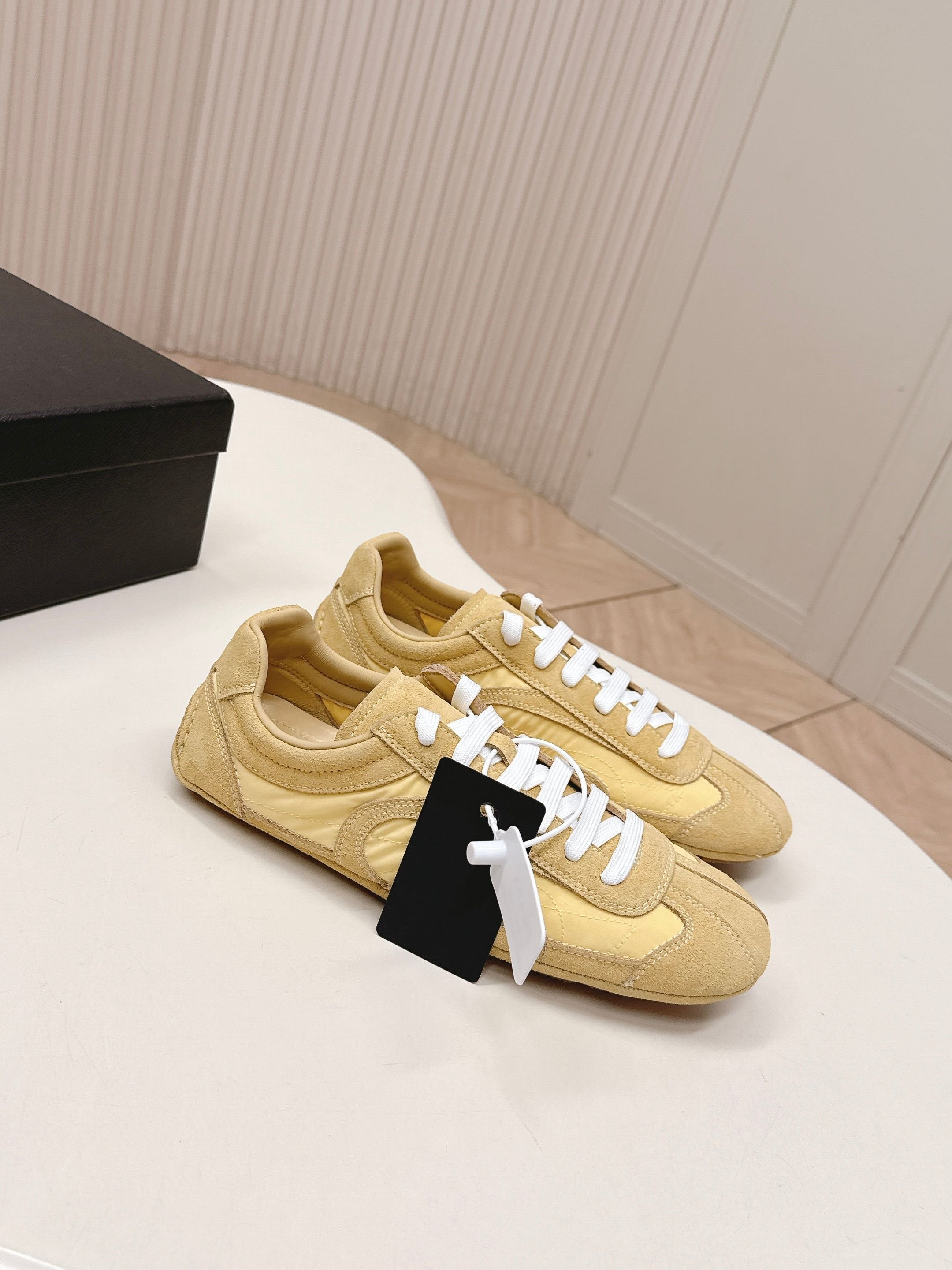 P-Sneakers