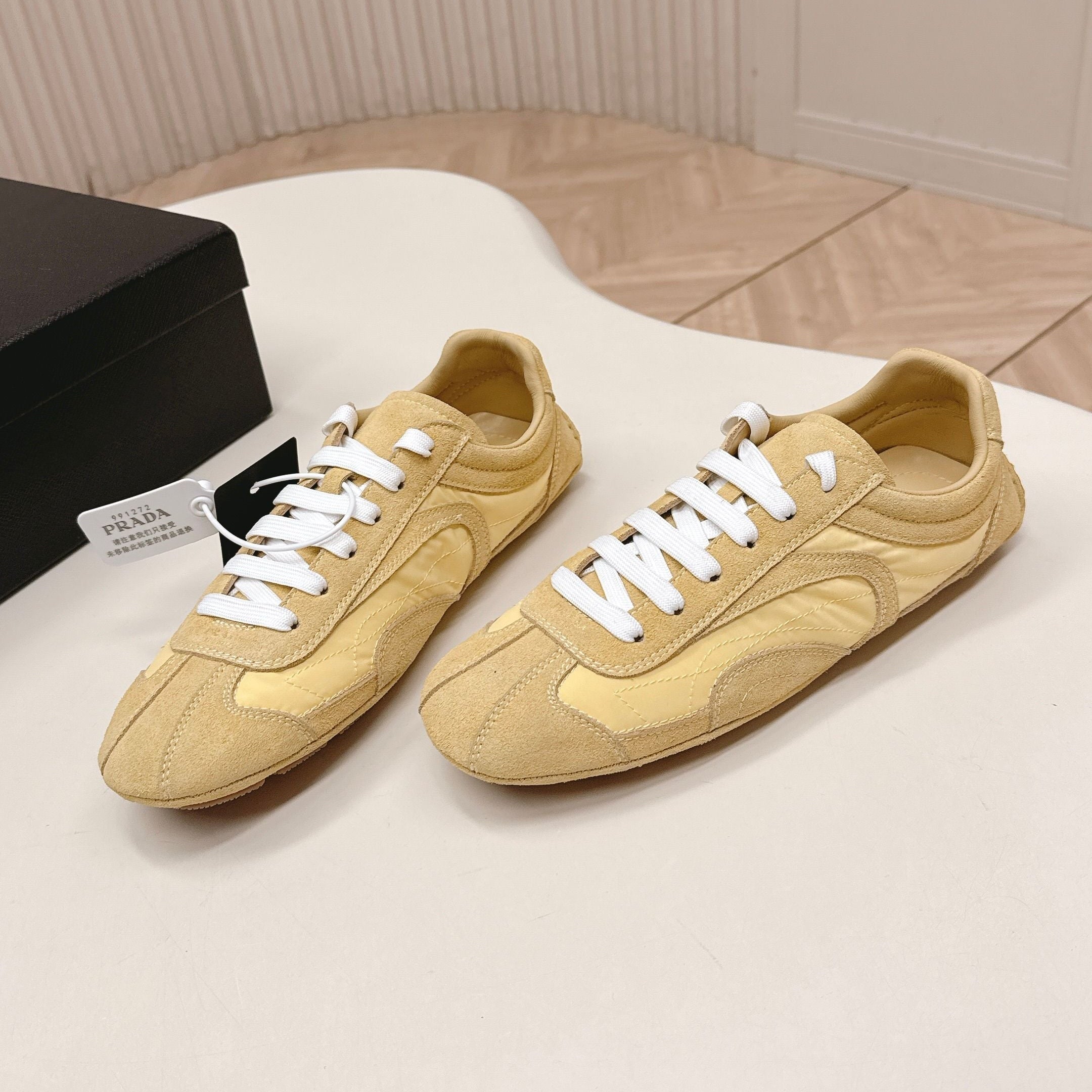 P-Sneakers