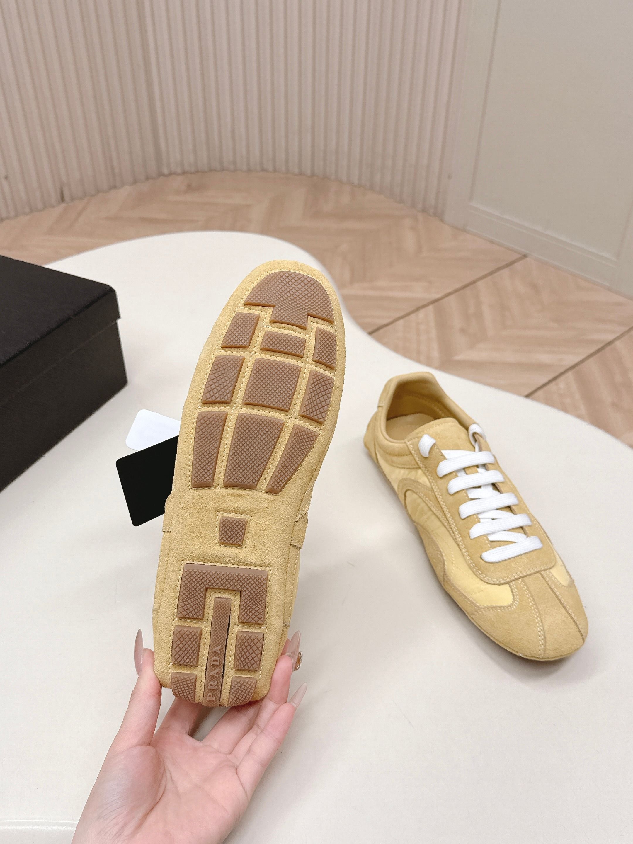 P-Sneakers