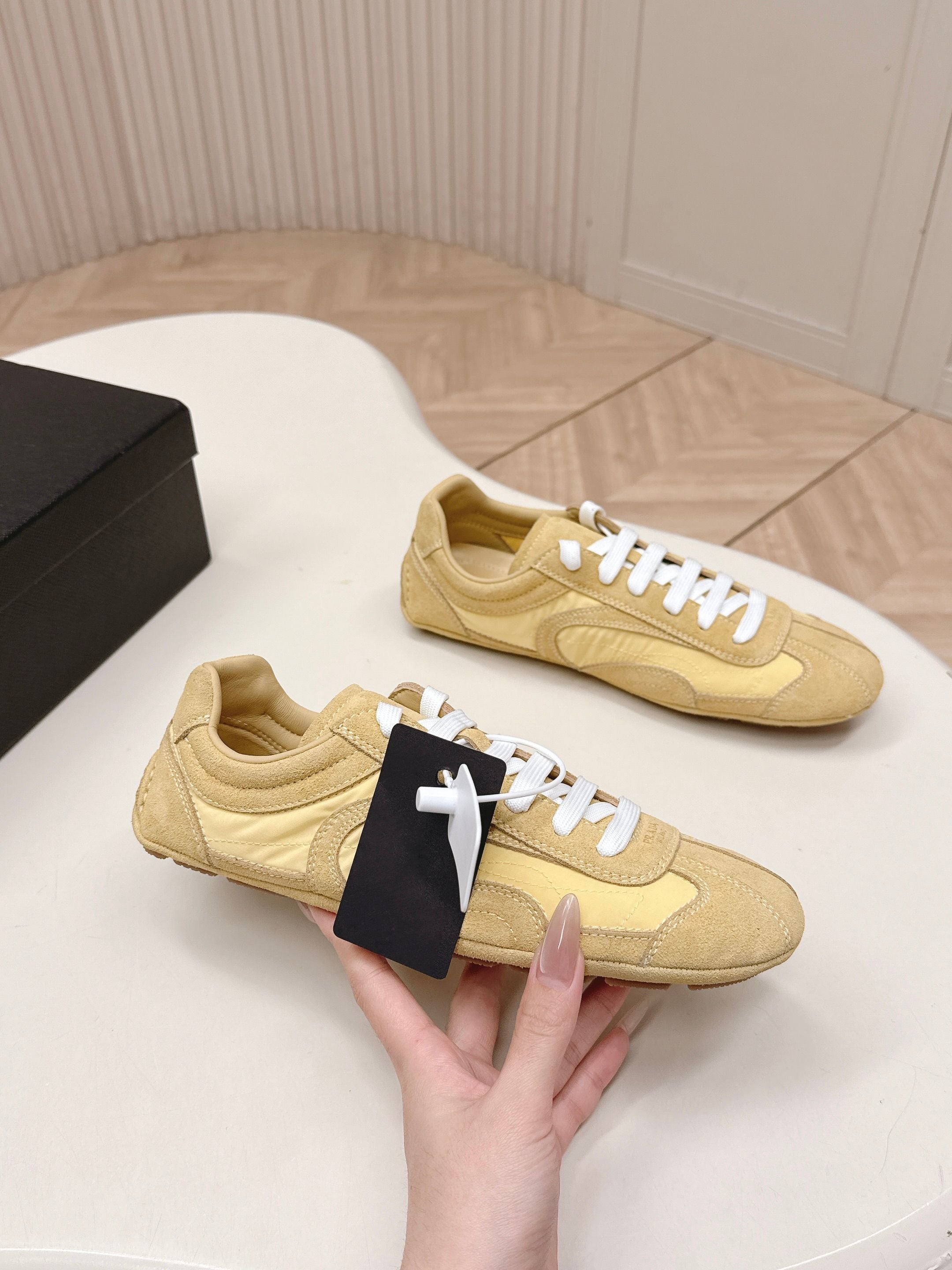 P-Sneakers