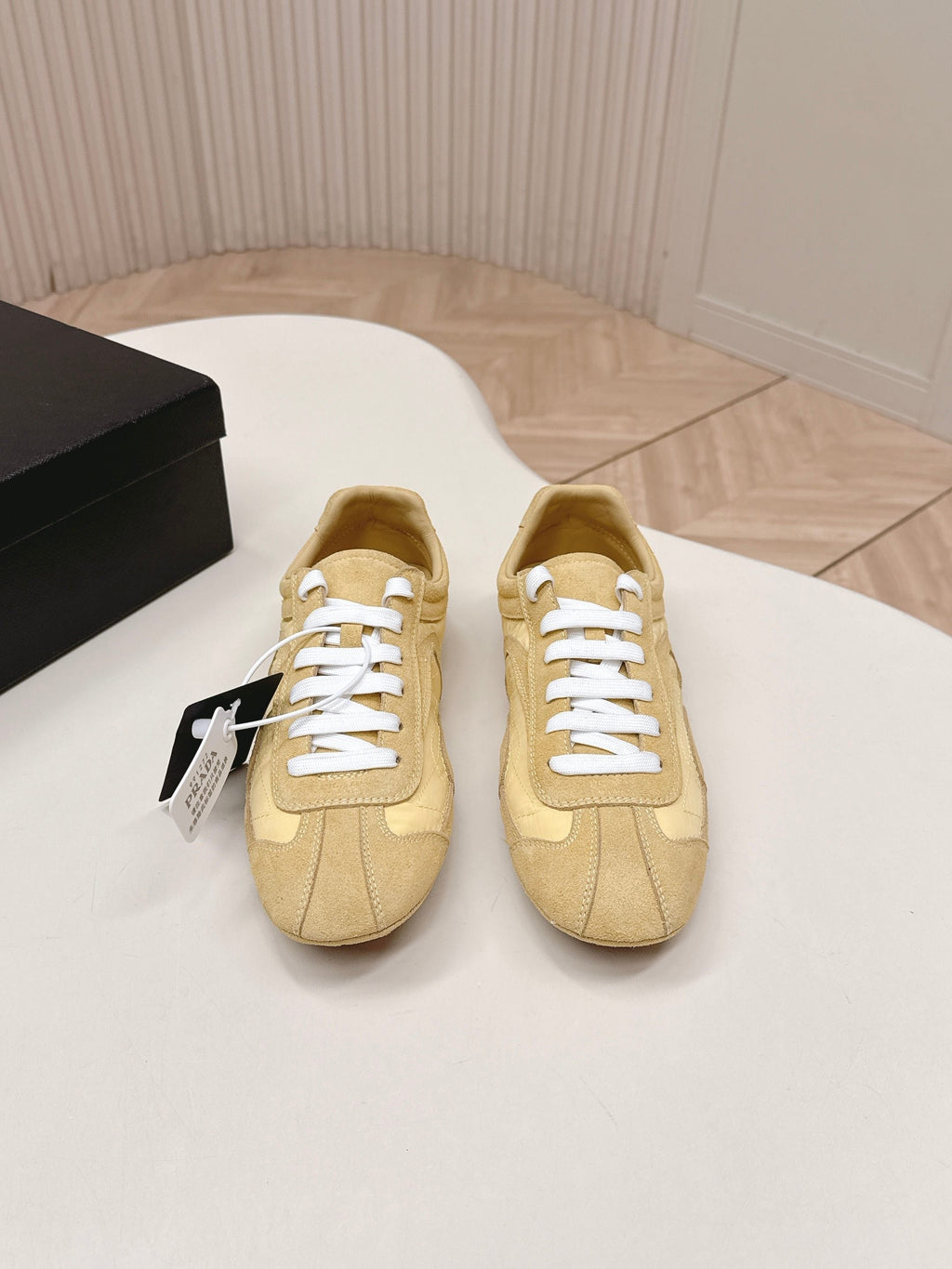 P-Sneakers