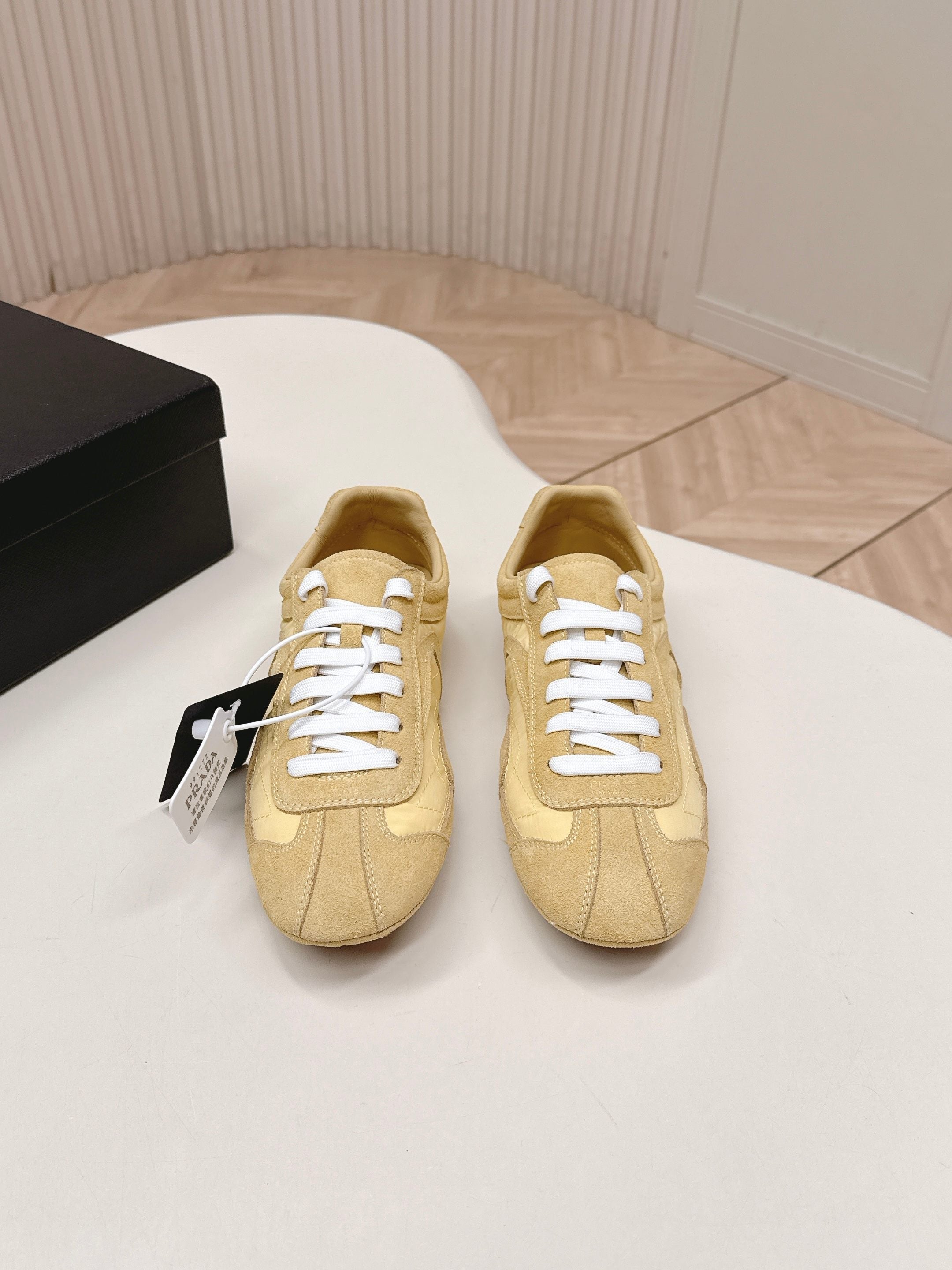 P-Sneakers