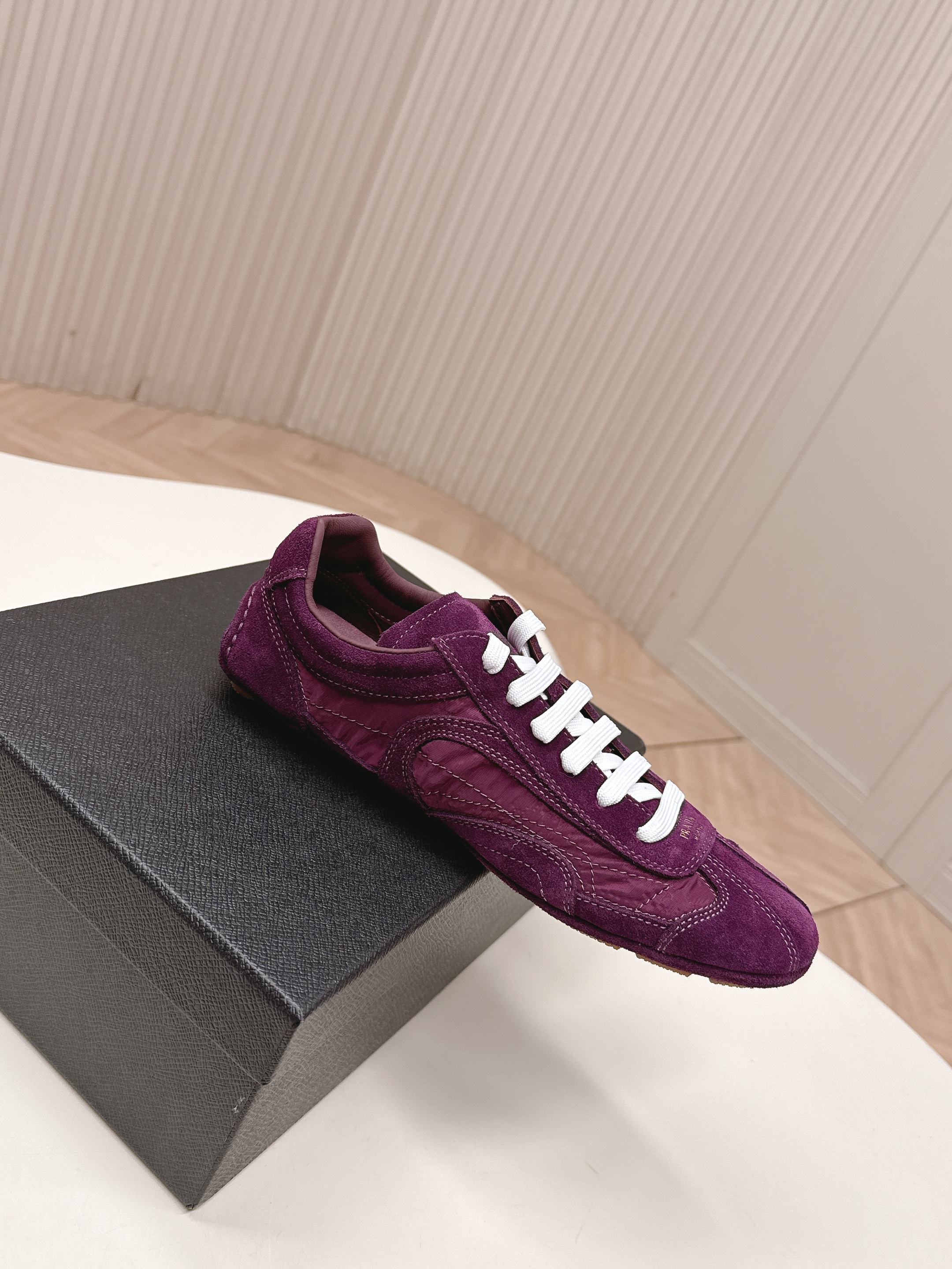 P-Sneakers