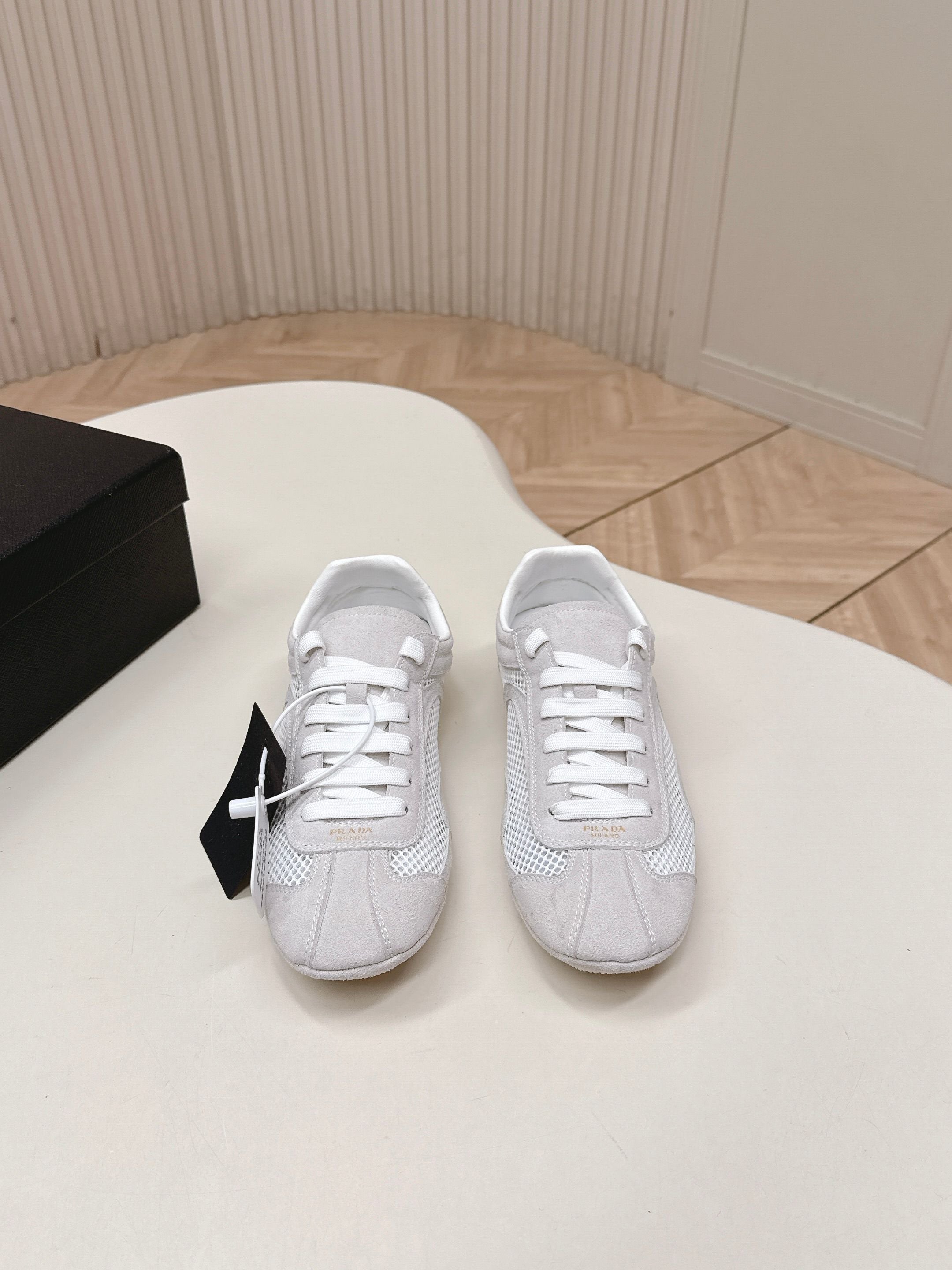 P-Sneakers
