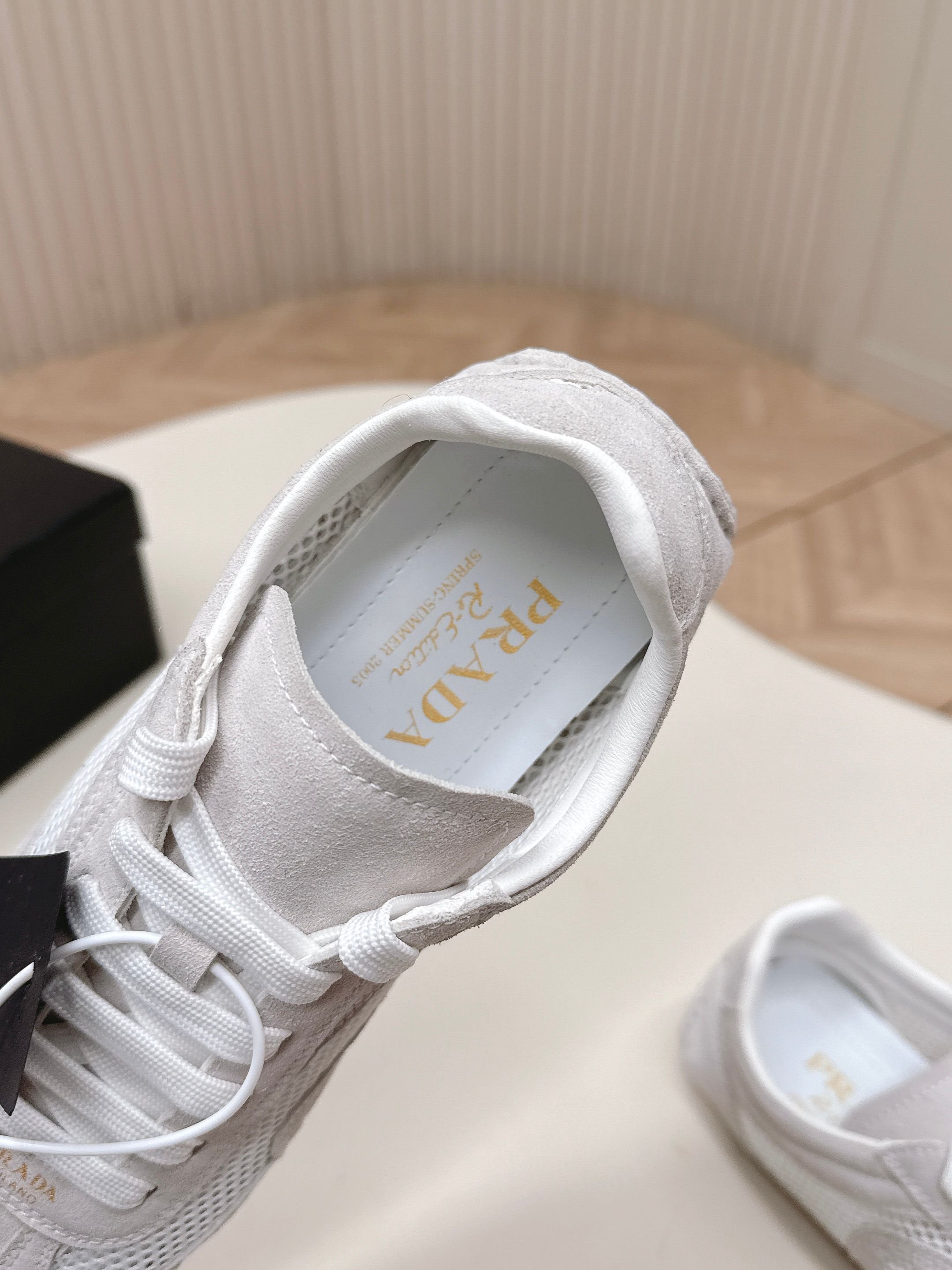 P-Sneakers