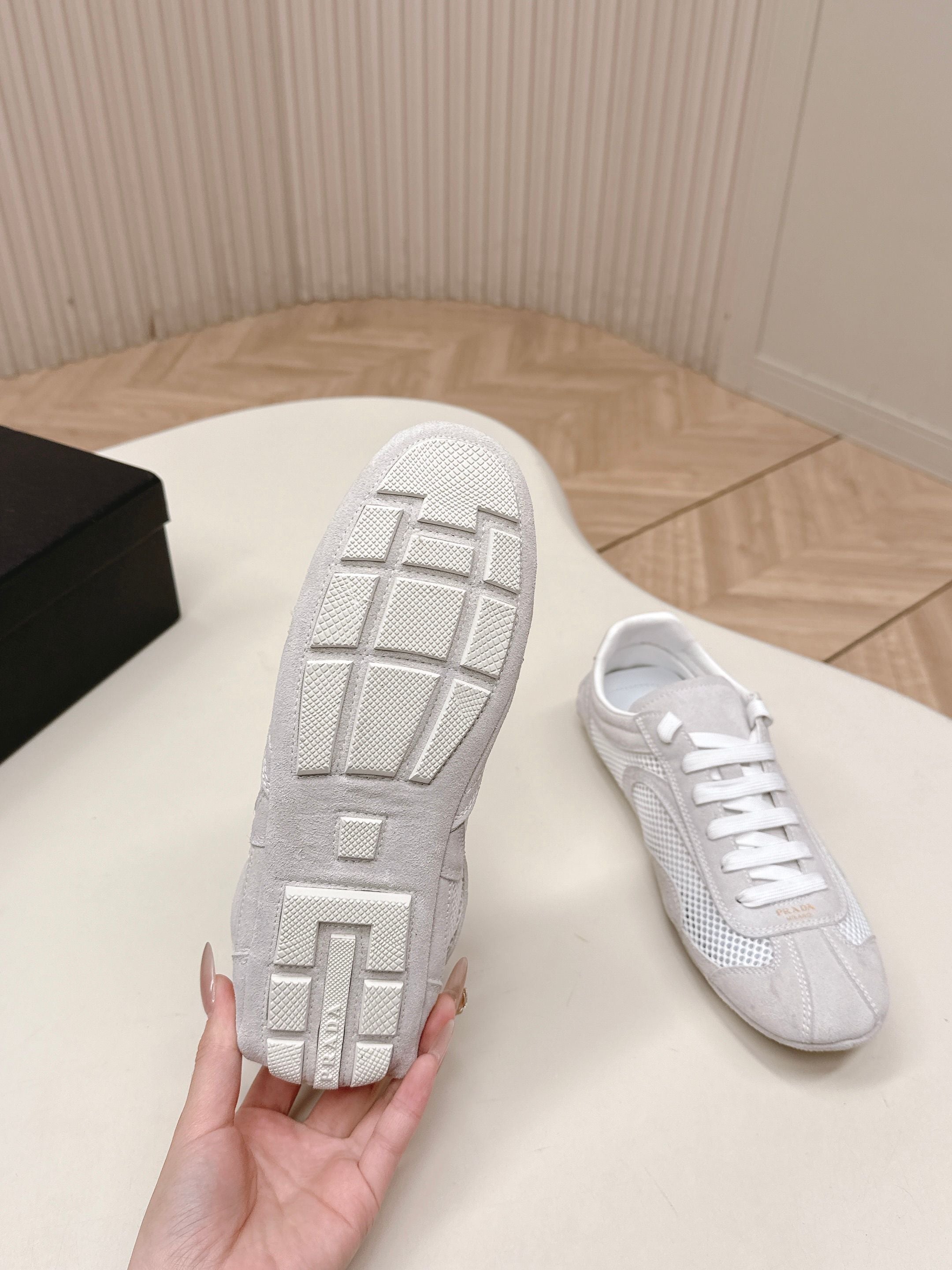 P-Sneakers