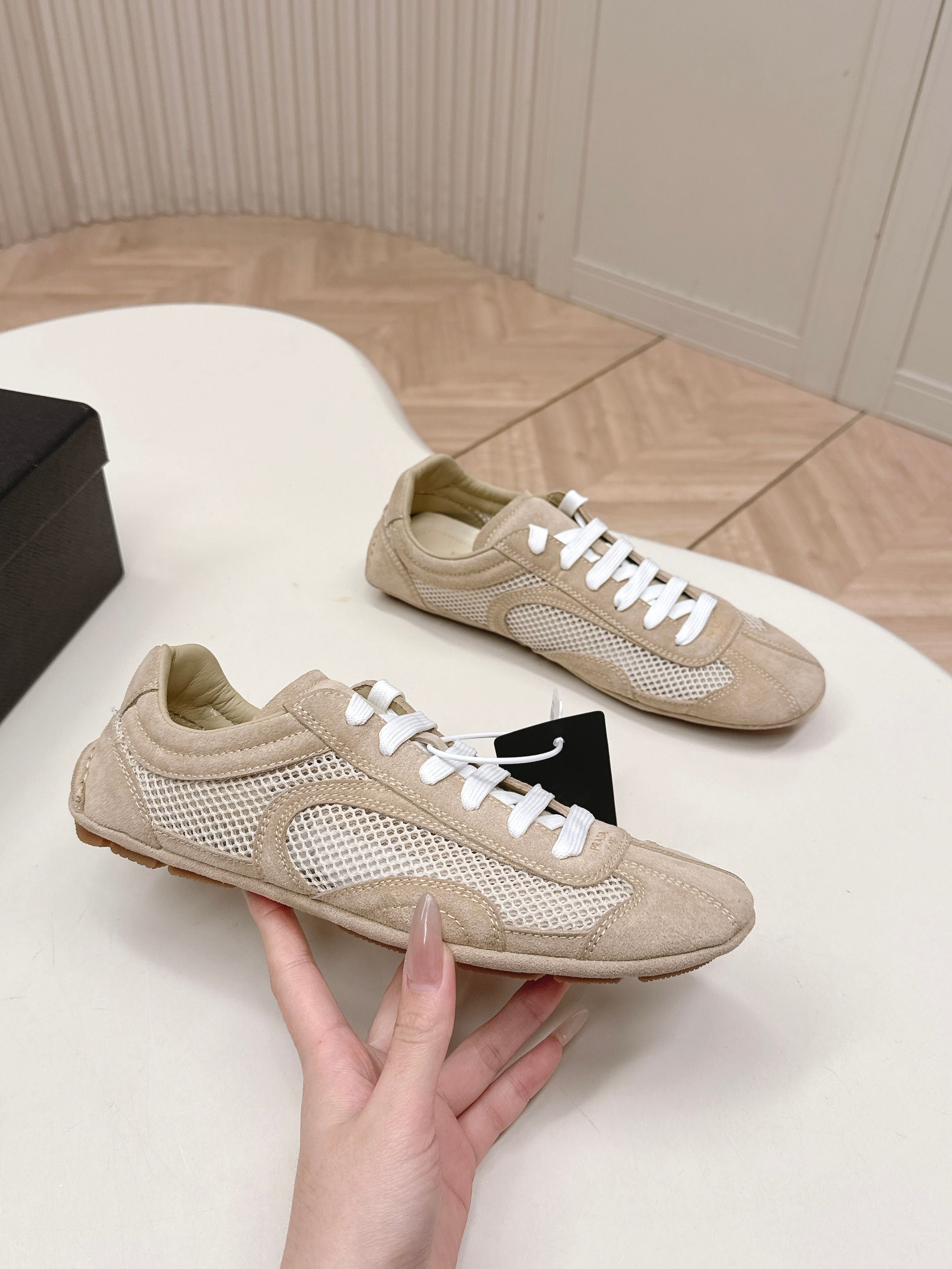 P-Sneakers