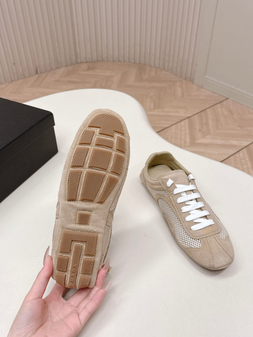 P-Sneakers