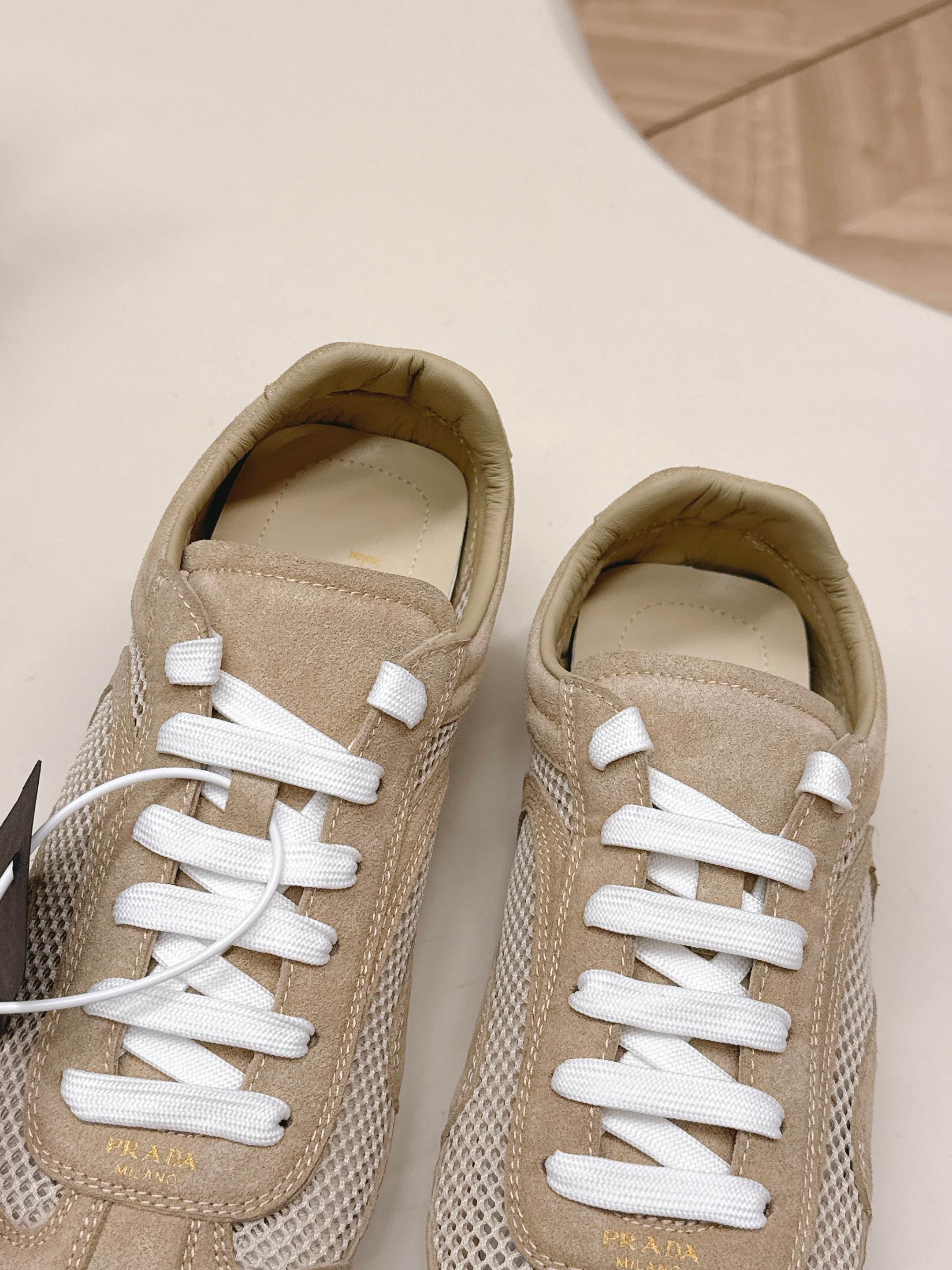 P-Sneakers
