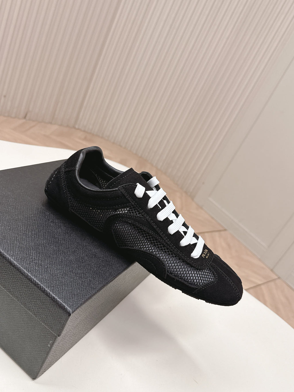 P-Sneakers