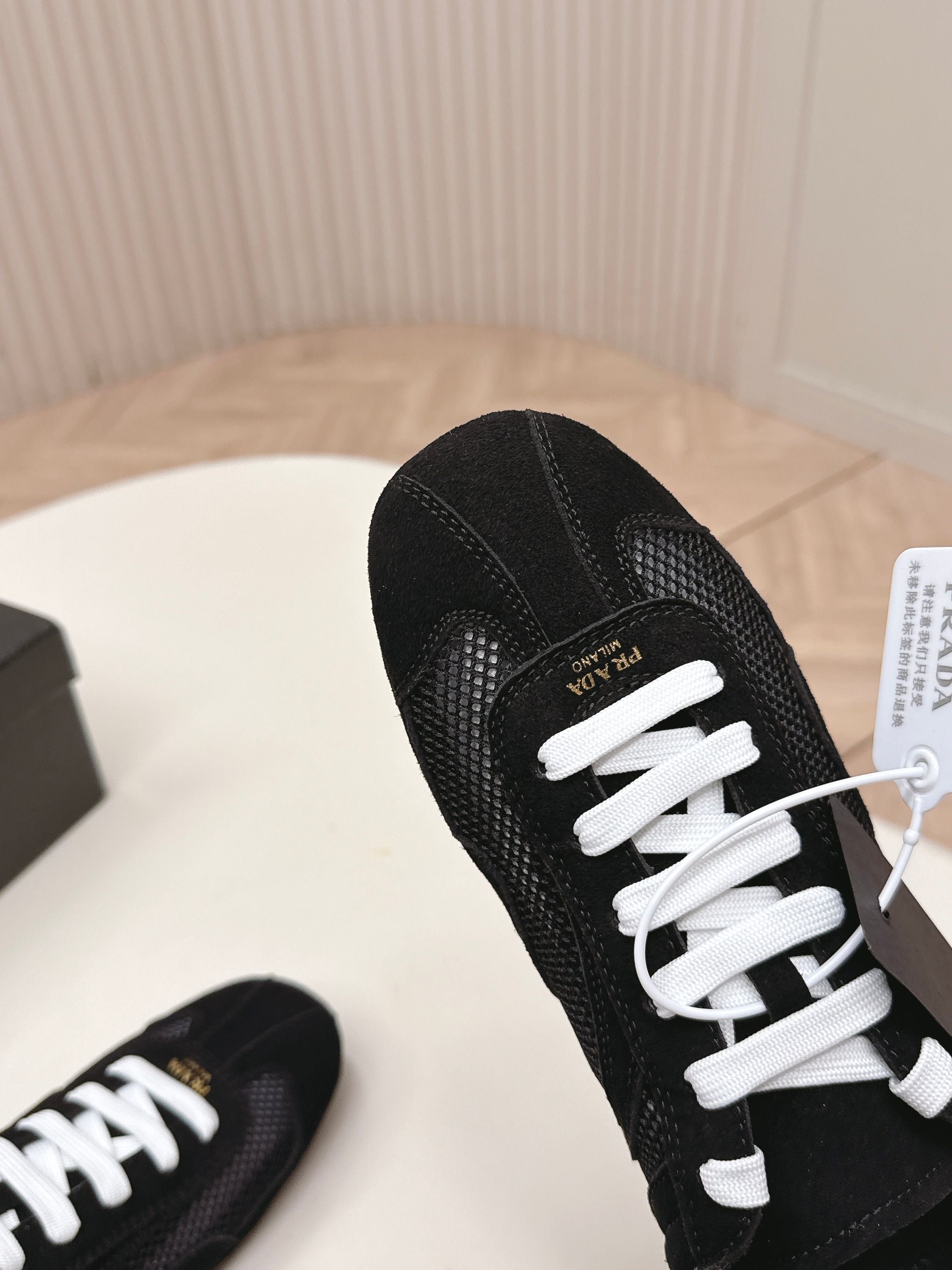 P-Sneakers