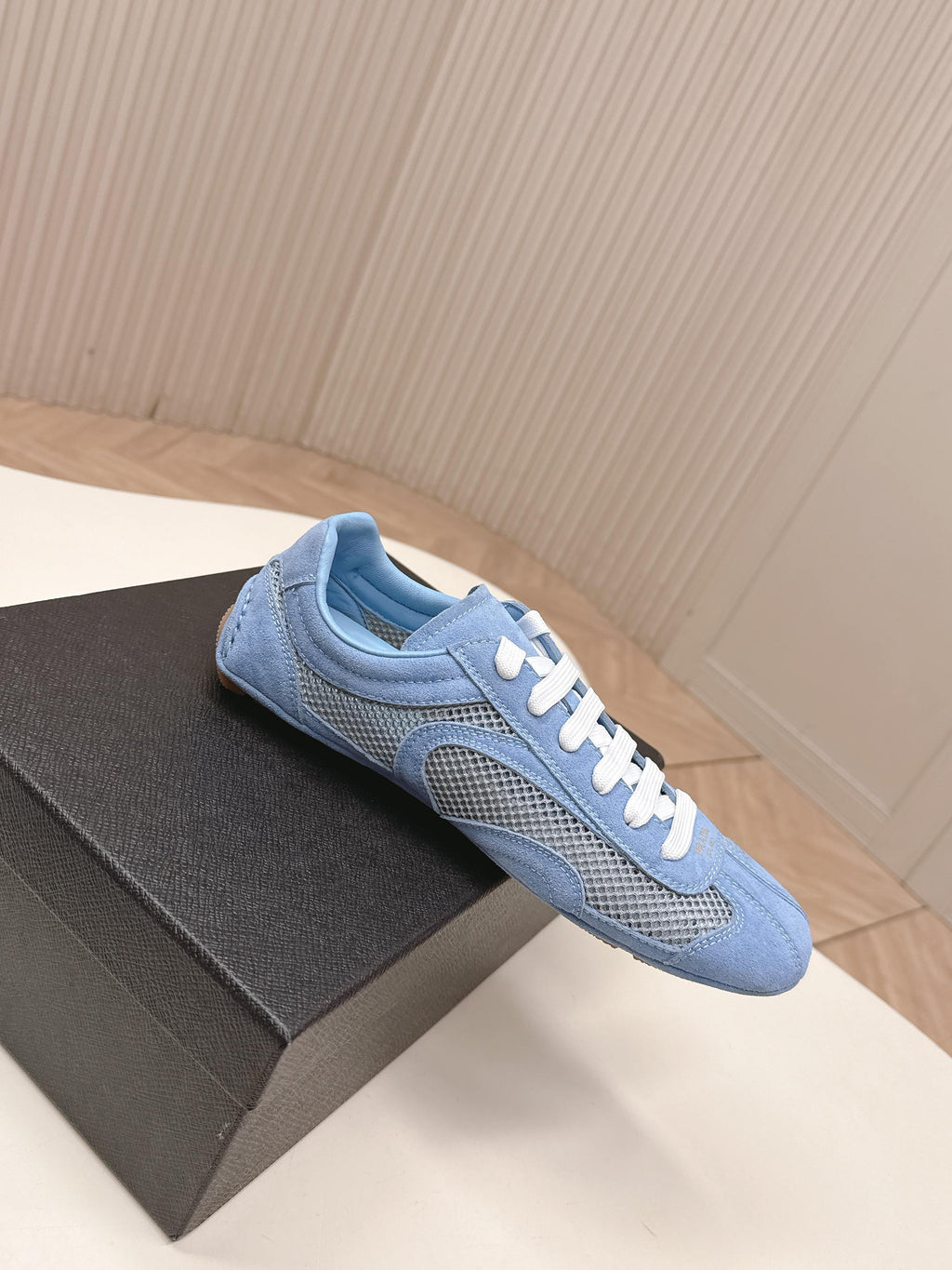 P-Sneakers