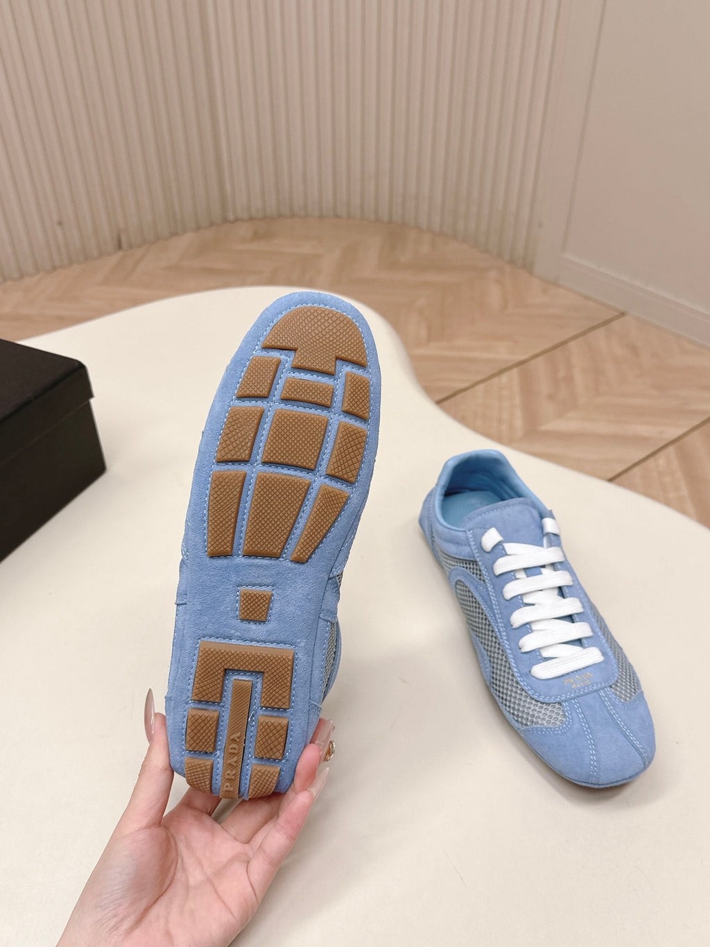 P-Sneakers