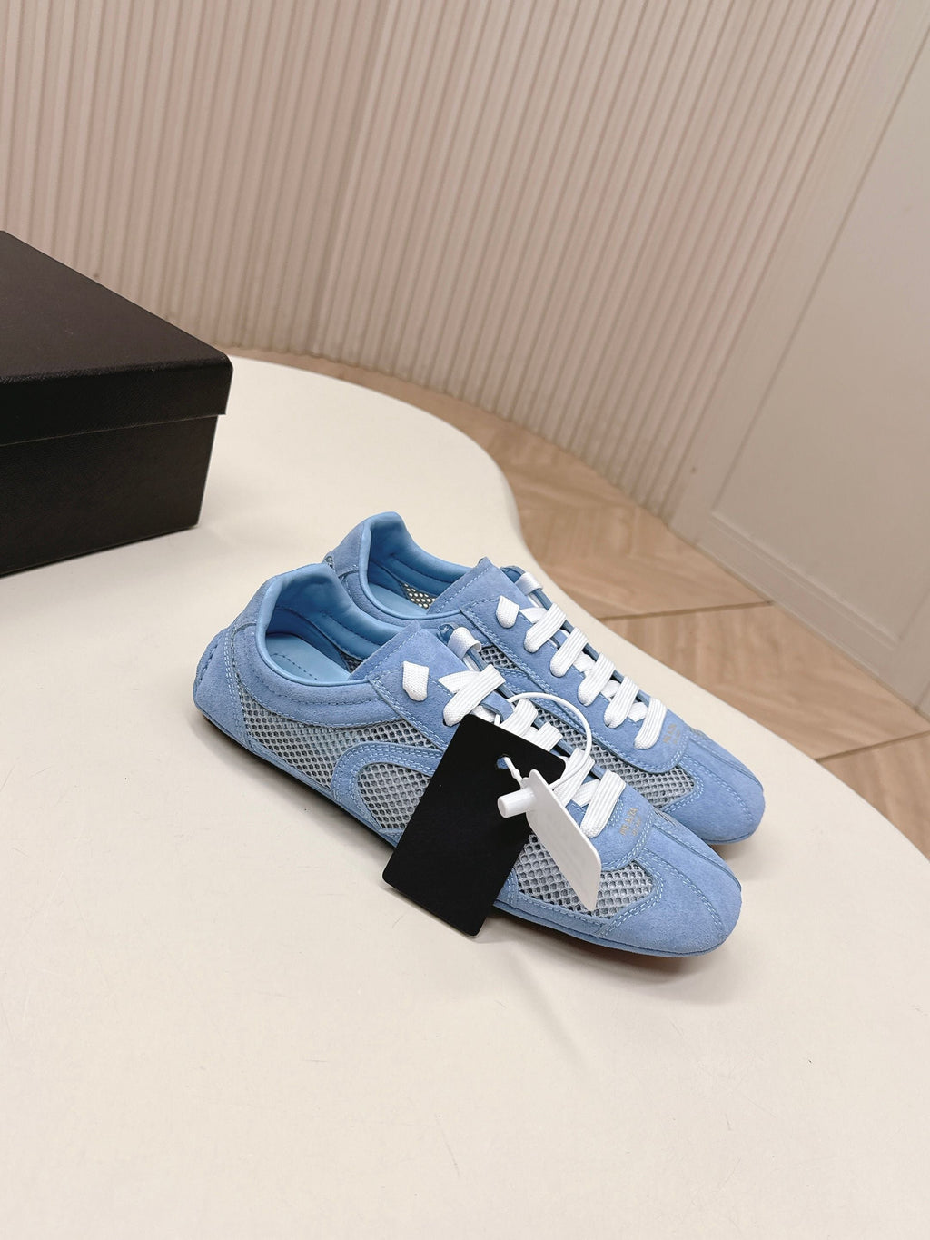 P-Sneakers