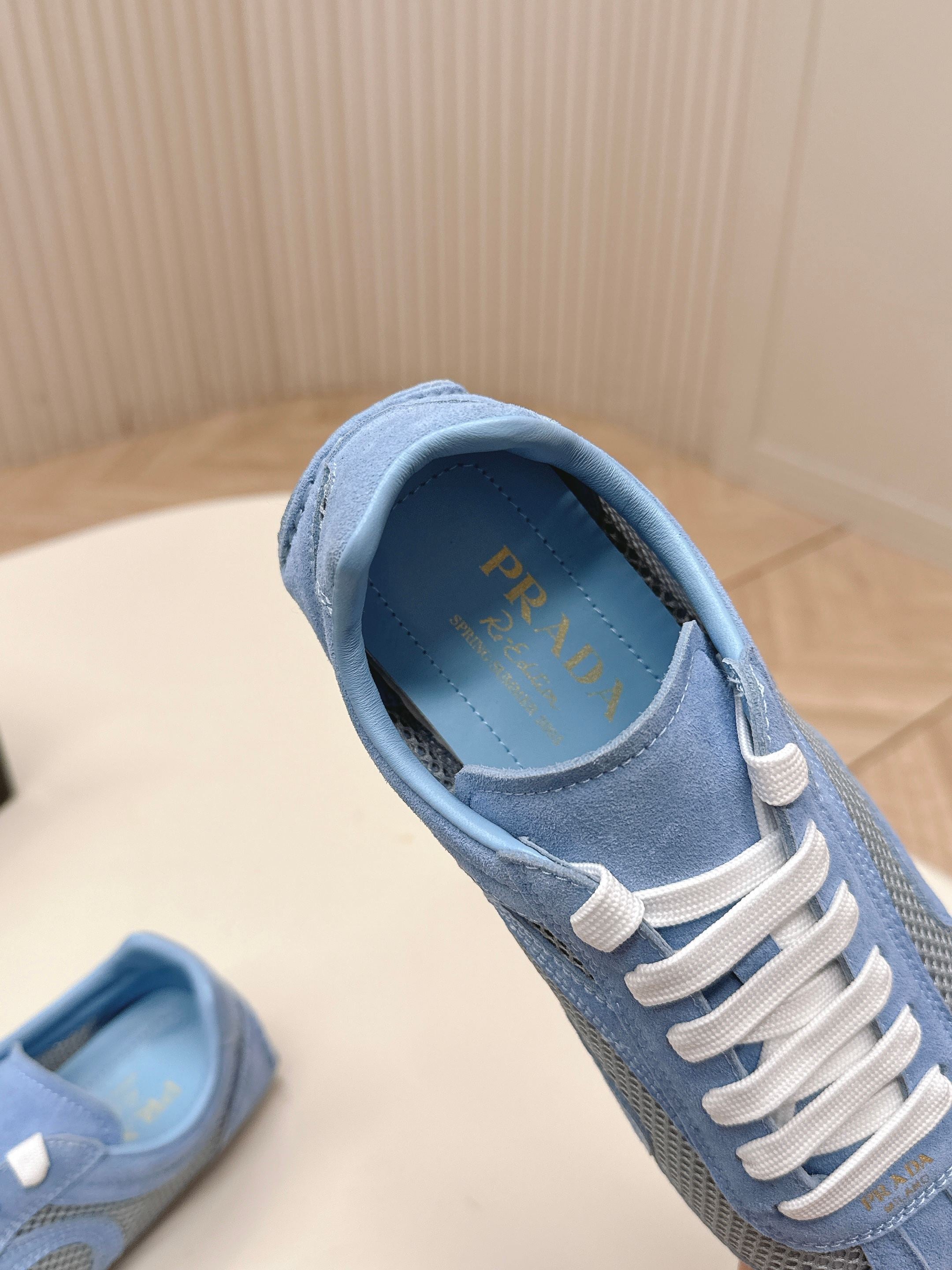 P-Sneakers