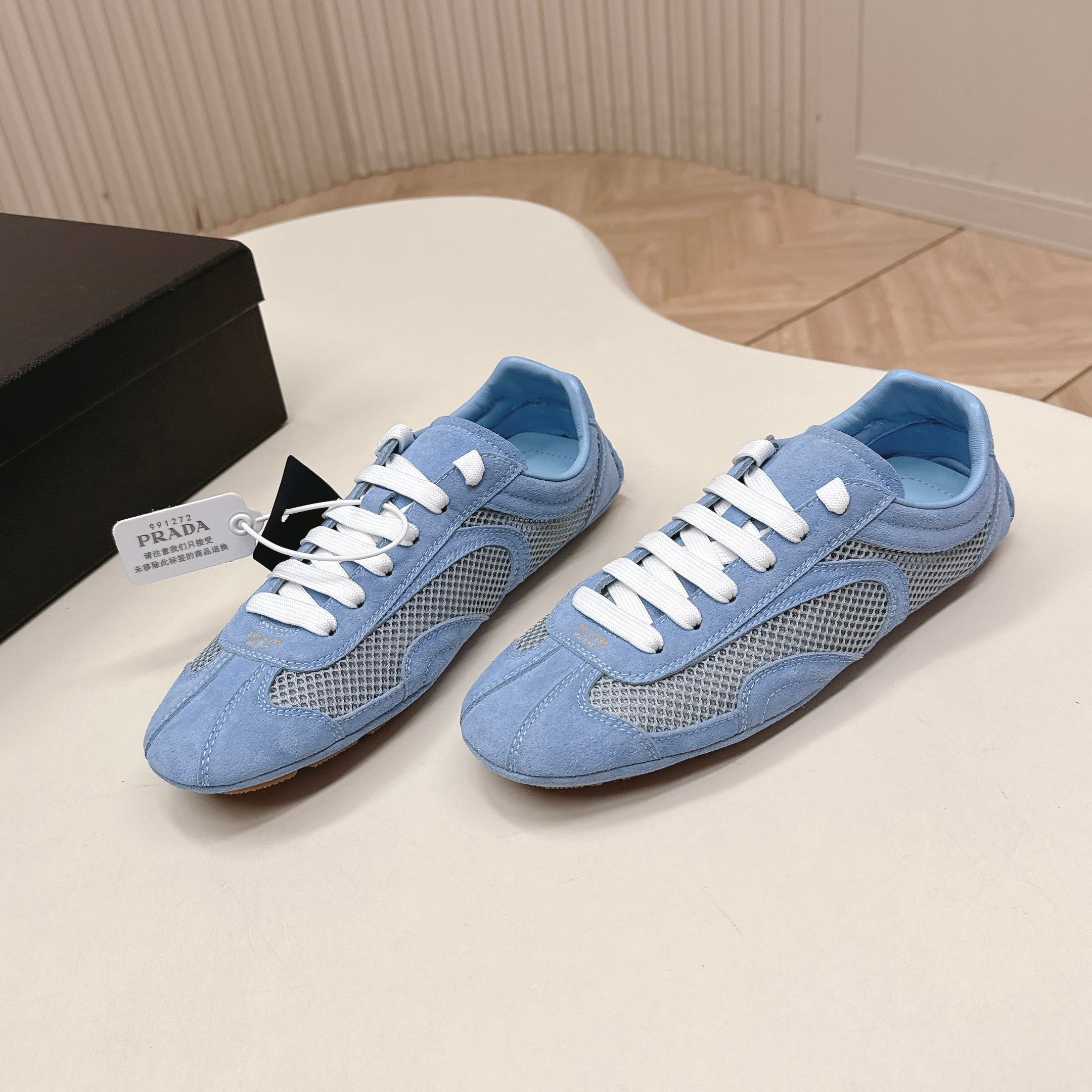 P-Sneakers
