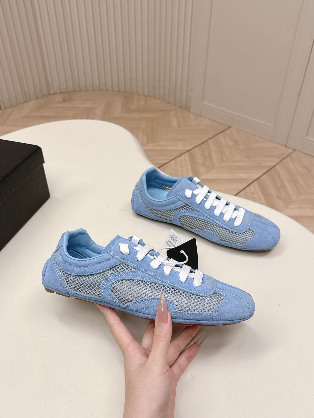 P-Sneakers
