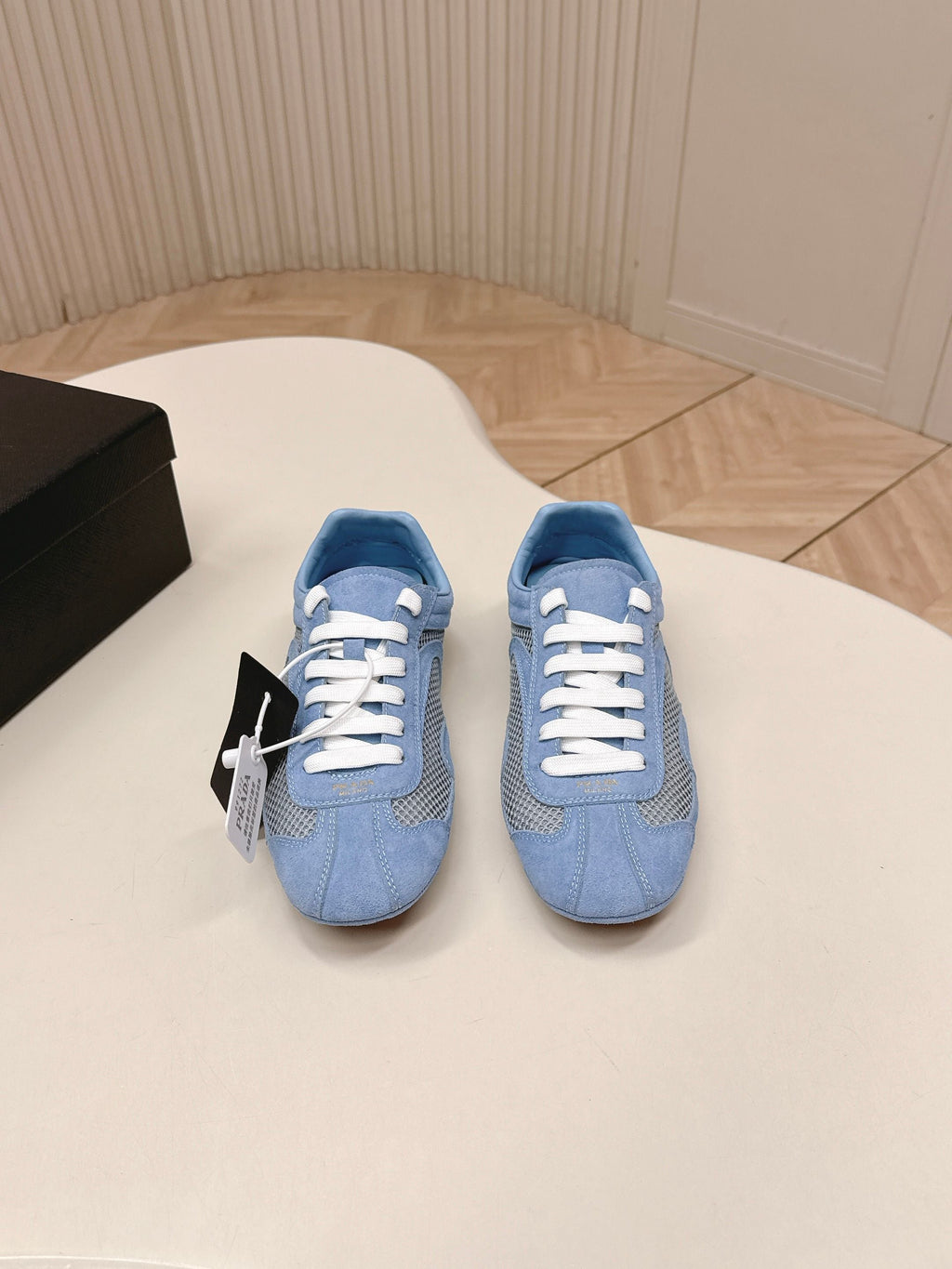 P-Sneakers