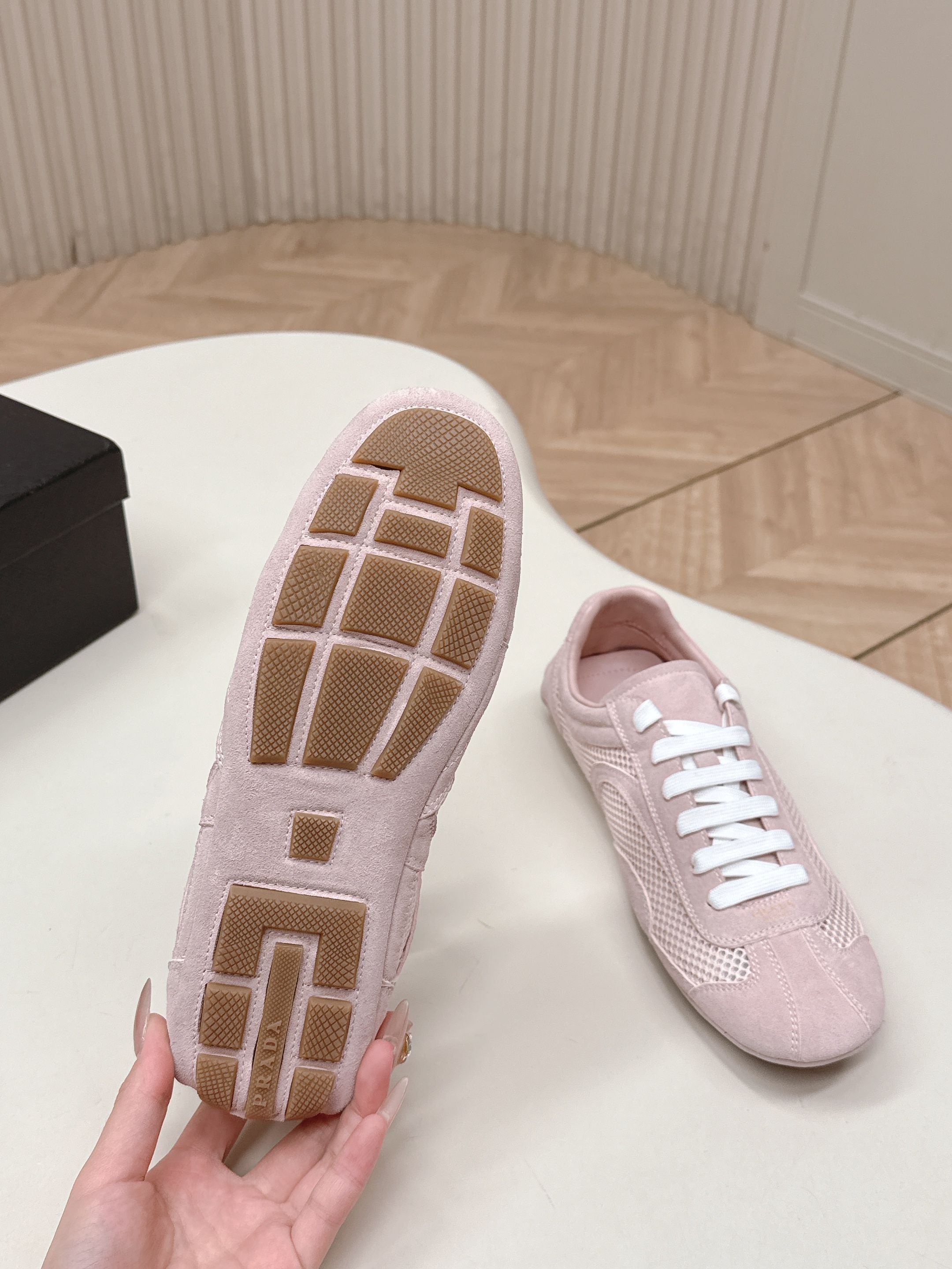 P-Sneakers