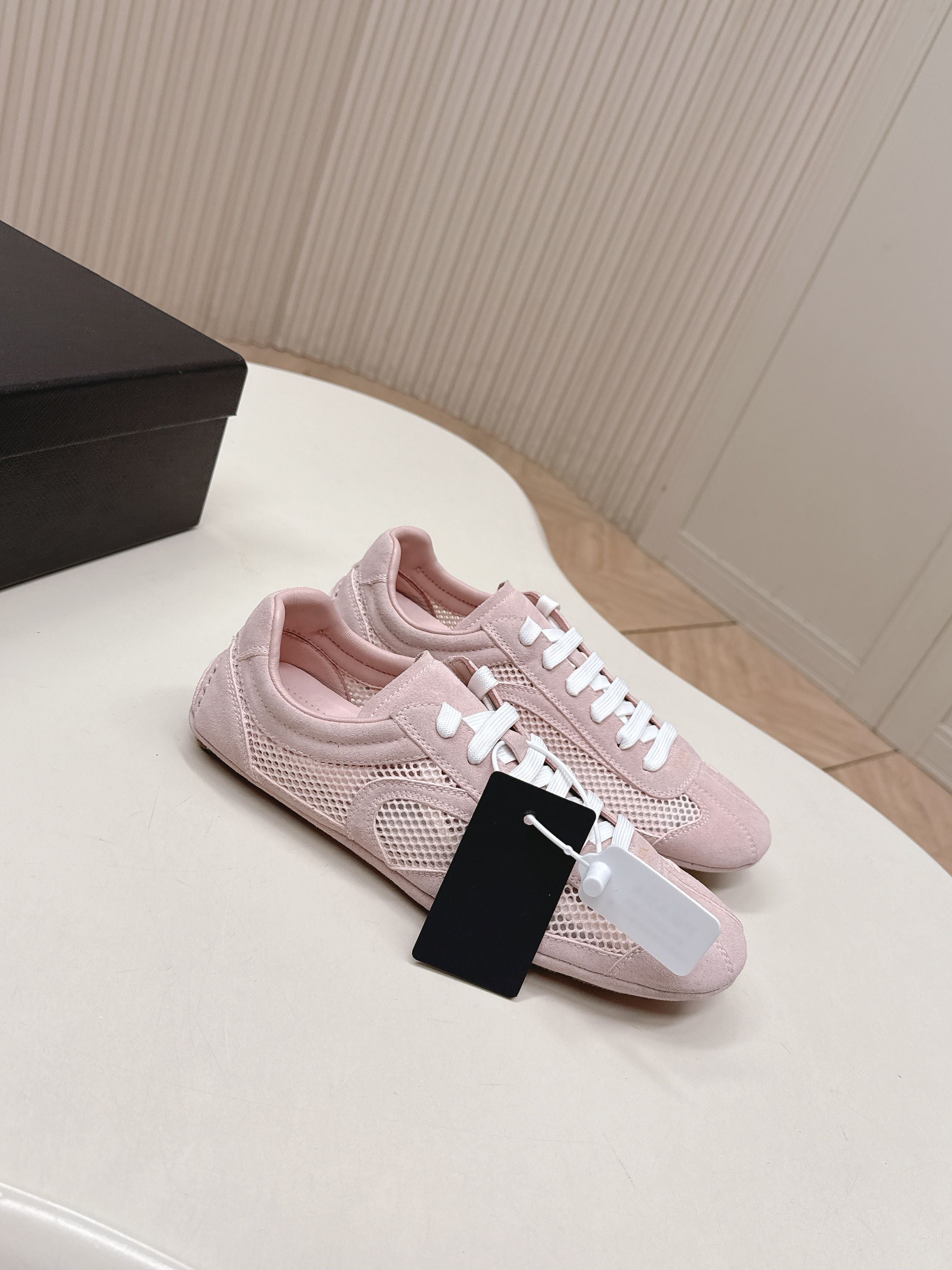 P-Sneakers
