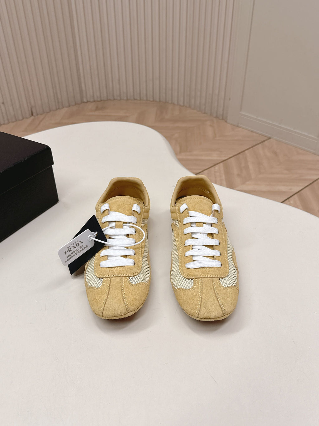 P-Sneakers