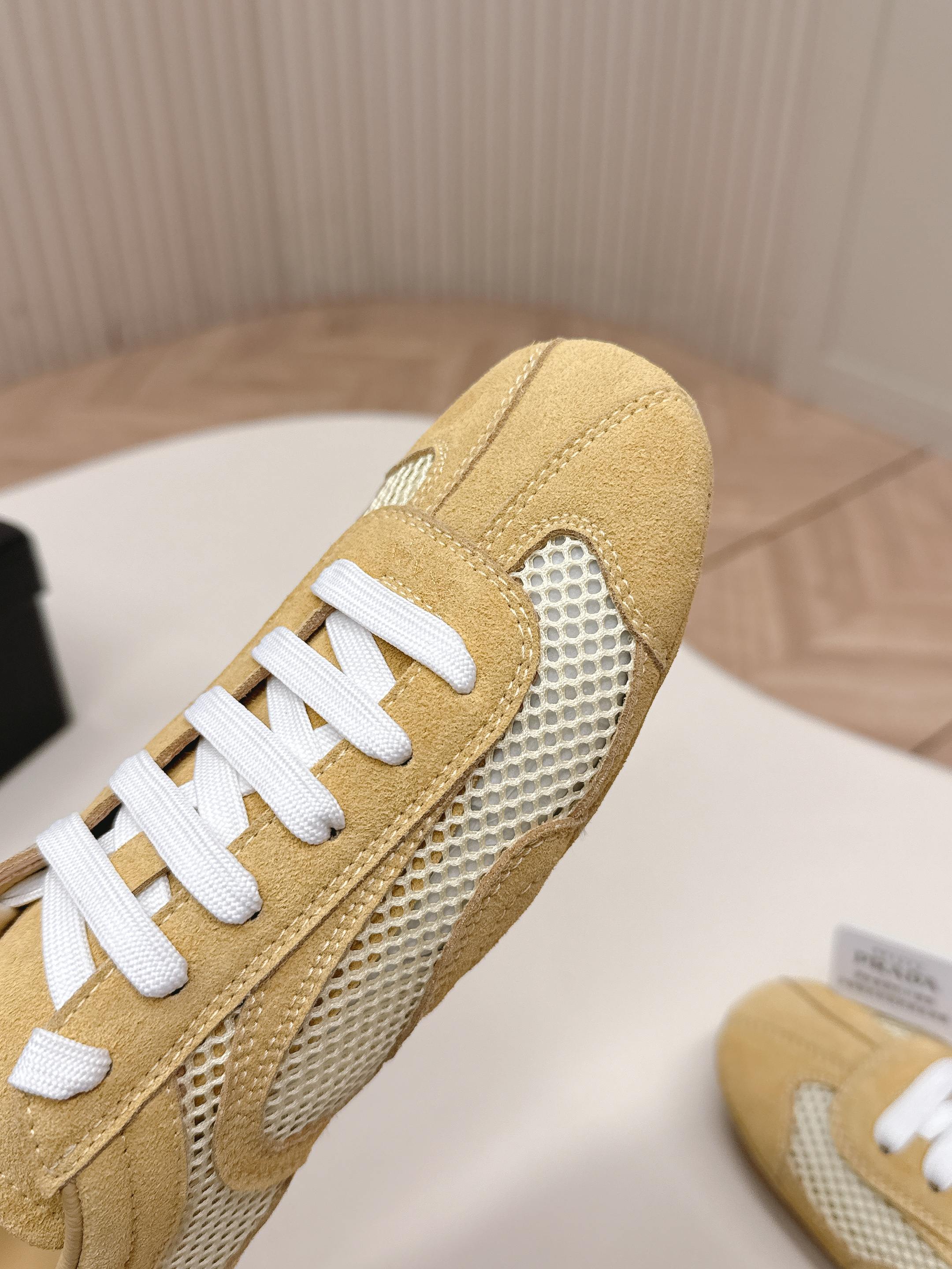 P-Sneakers