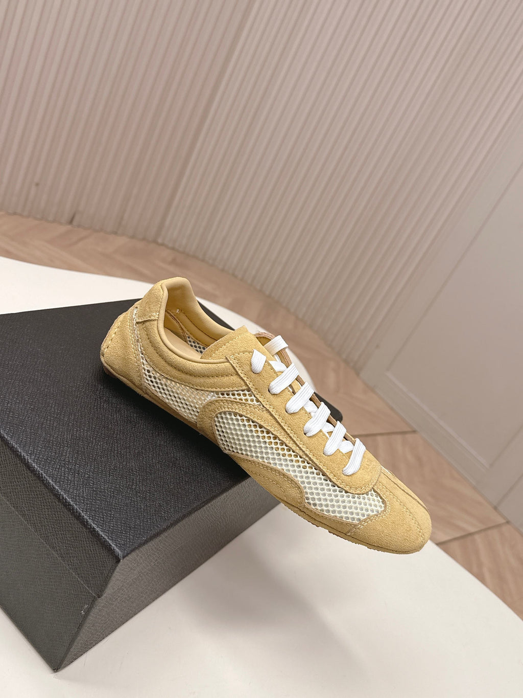 P-Sneakers